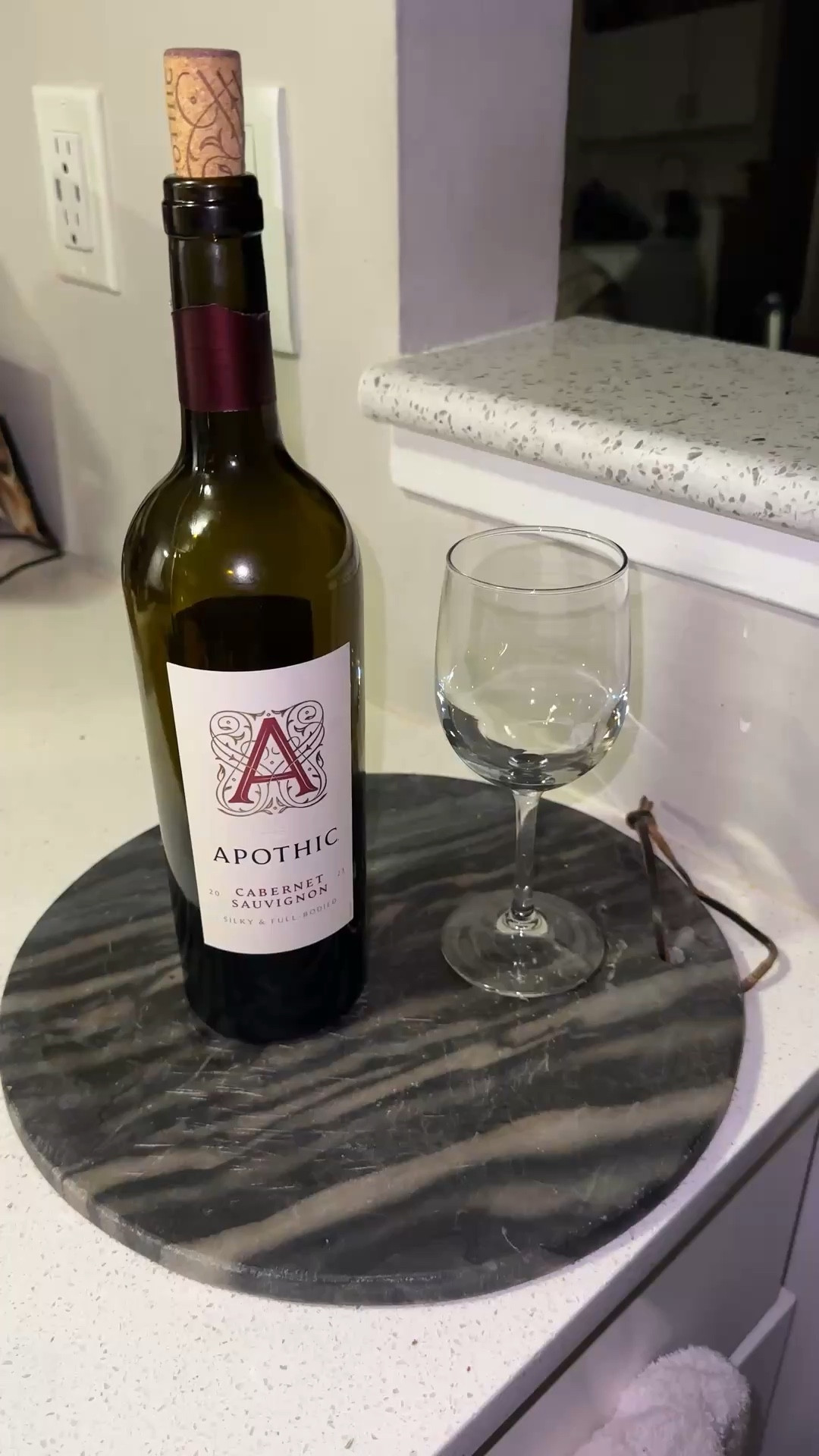 Pizza + Wine kind of night 🍷🤌🏾♥️

#dinner #valentine #wine #pizza #jazz 