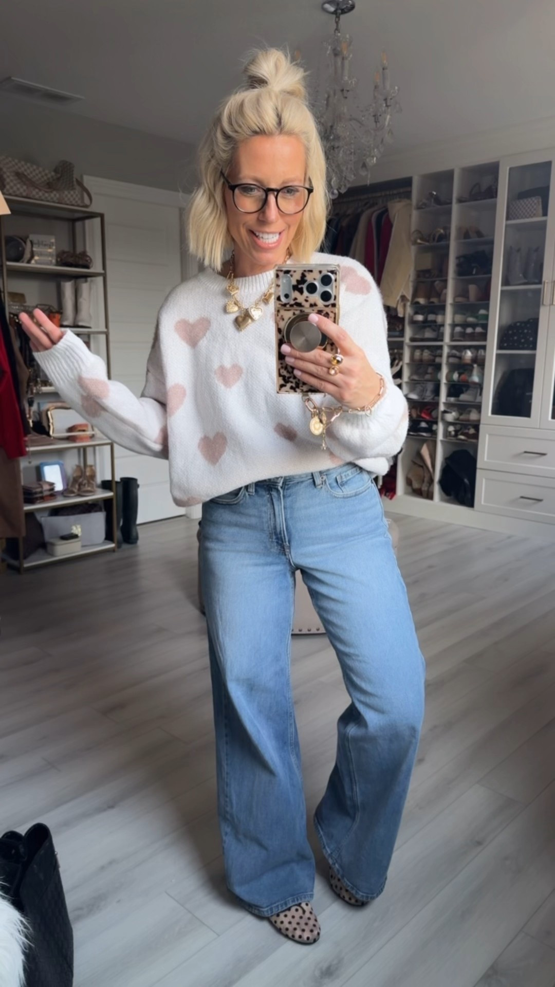 I love the neutral colors of this heart sweater!!!! ❤️
⬇️⬇️⬇️
Sweater size medium
Jeans size 6
Shoes TTS

#LTKSeasonal #LTKFindsUnder50 #LTKSaleAlert