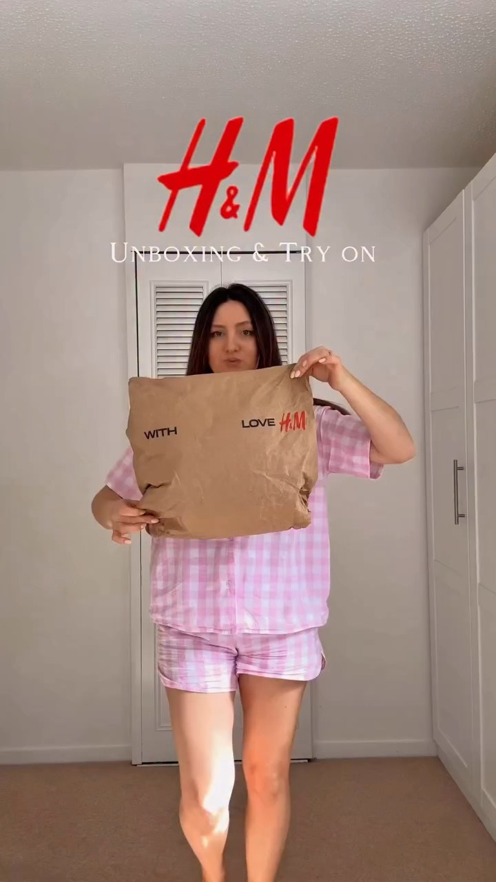 Unboxing, trying on… and deciding what’s actually worth keeping 👀✨ #KeepOrReturn
You can find all the pieces on my LTK 🤍Link in profile 
#LondonFashion #HMHaul #ReelsStyle