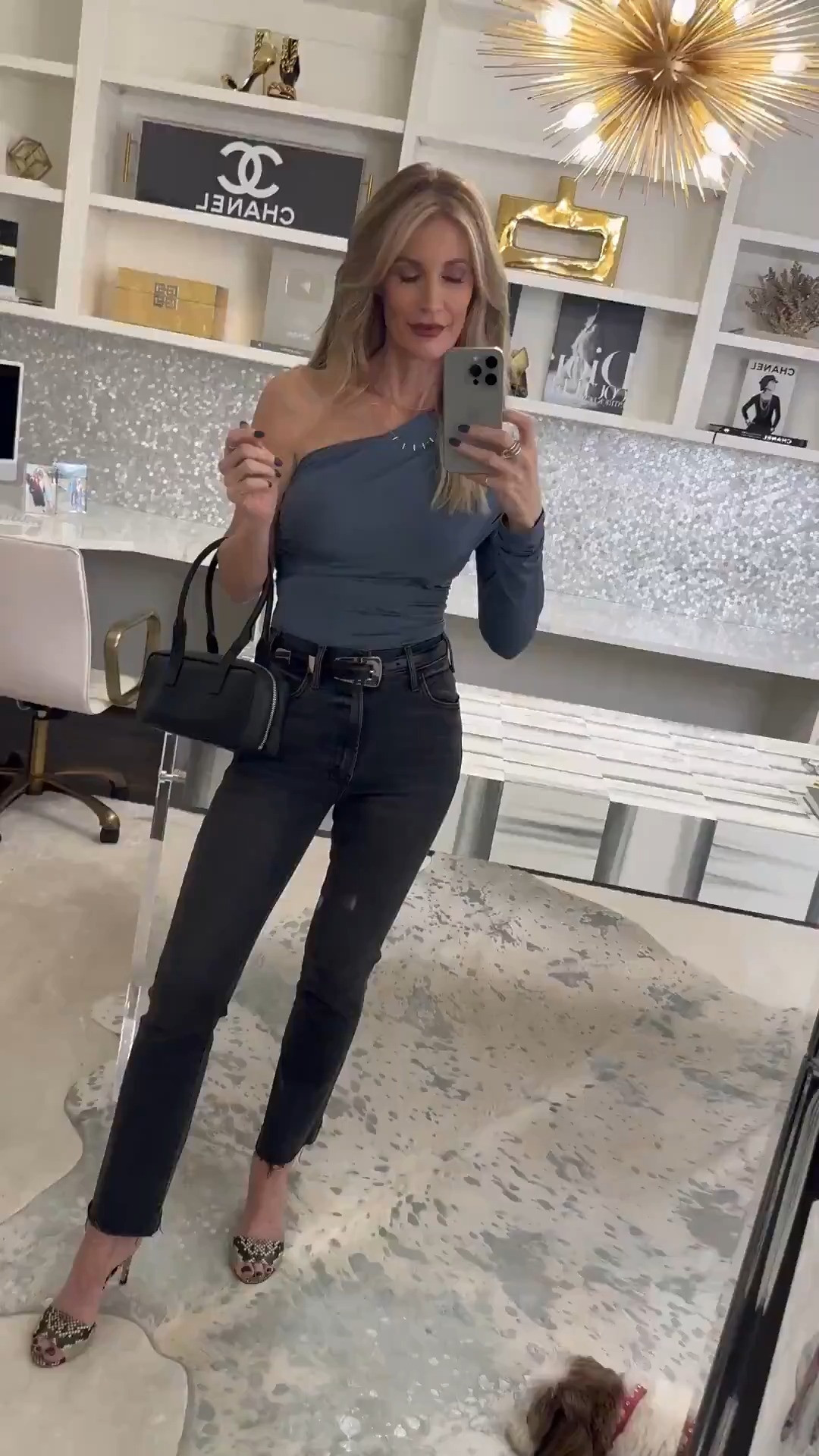 This one-shoulder blue top is SUCH a showstopper ✨ It’s on sale right now and makes the perfect going-out top for well under $100. The color is unreal and it’s so flattering. Runs true to size — I’m wearing an XS in the top and a 24 in the denim.  

 

#LTKdayinmylife #LTKootd #LTKOver40