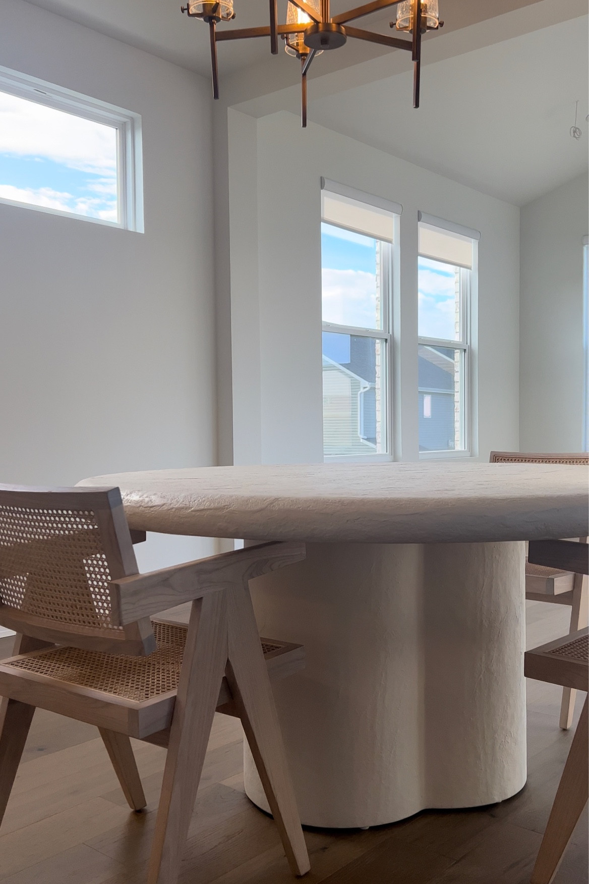 Minimal & modern dining table 

#LTKhome #LTKstyletip #LTKFind