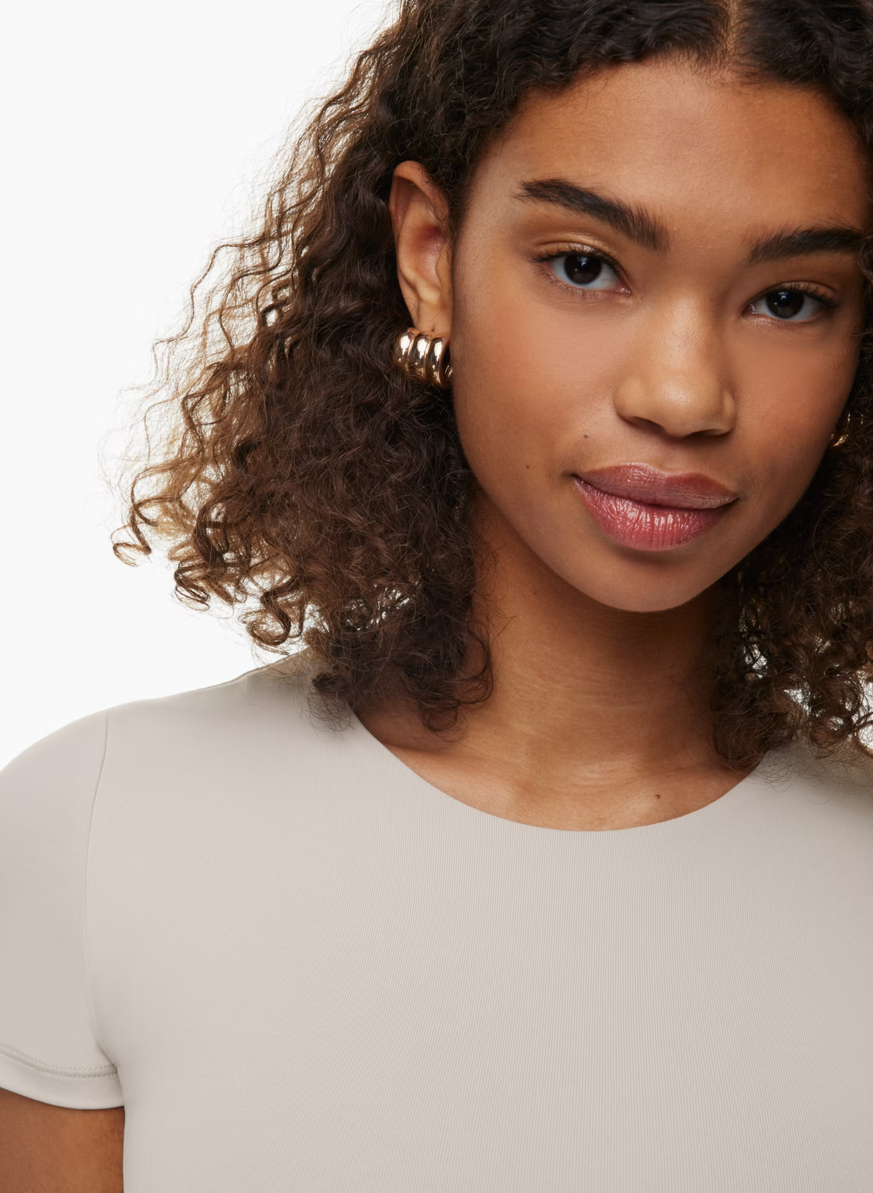 CONTOUR CREW HIP T-SHIRT | Aritzia