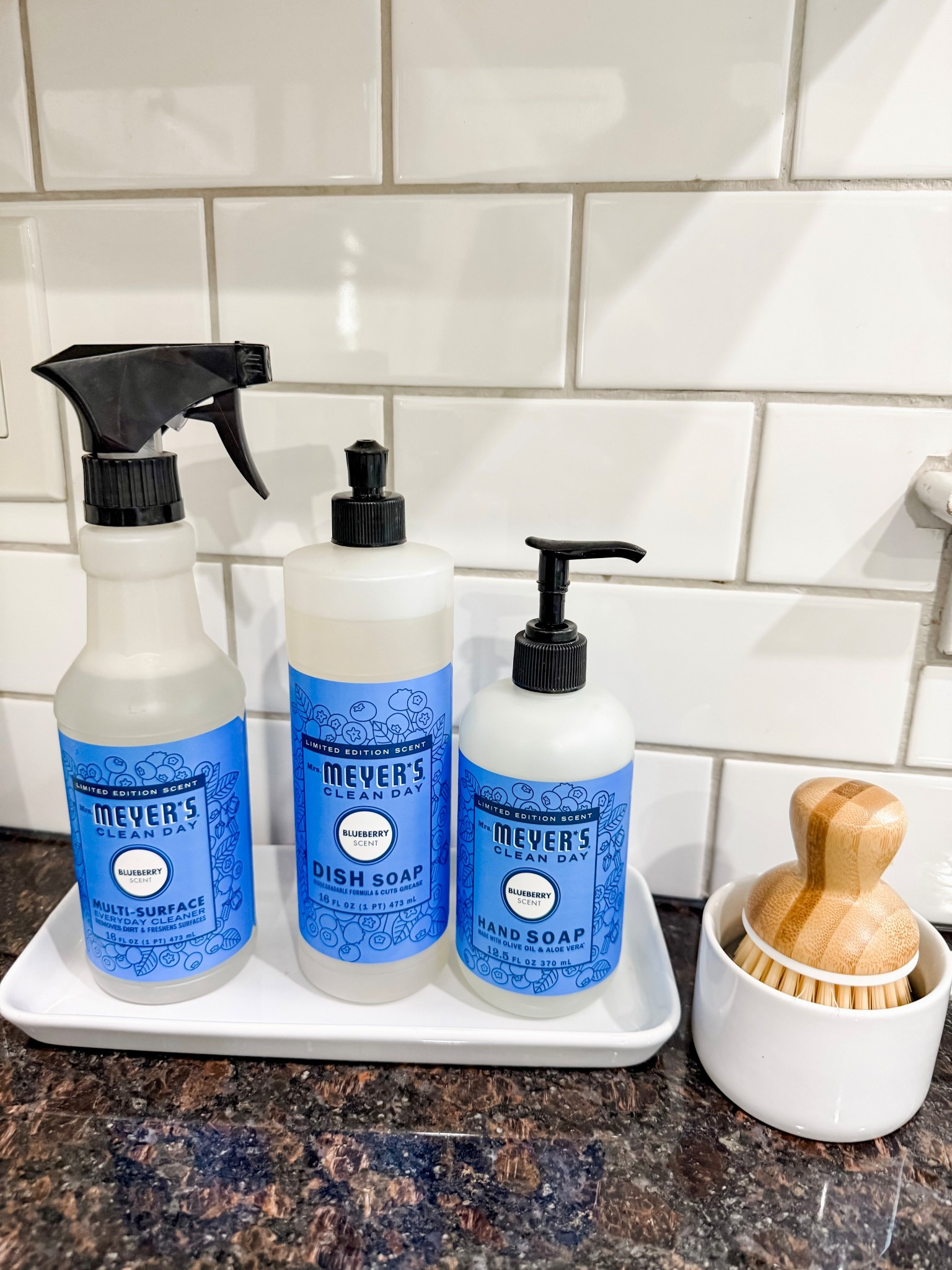 🫐 LIMITED EDITION ALERT! 🫐
Mrs. Meyer’s just dropped their Blueberry scent and I’m OBSESSED. It’s giving clean kitchen and farmers market vibes in the best way 💙
Snag the multi-surface spray, dish soap, and hand soap before it disappears (because you know these seasonal scents go FAST)
🧼 Fresh, clean, and smells like summer in a bottle!
🔗 Linked it all for you ⬇️

#LTKSeasonal #LTKSaleAlert #LTKHome