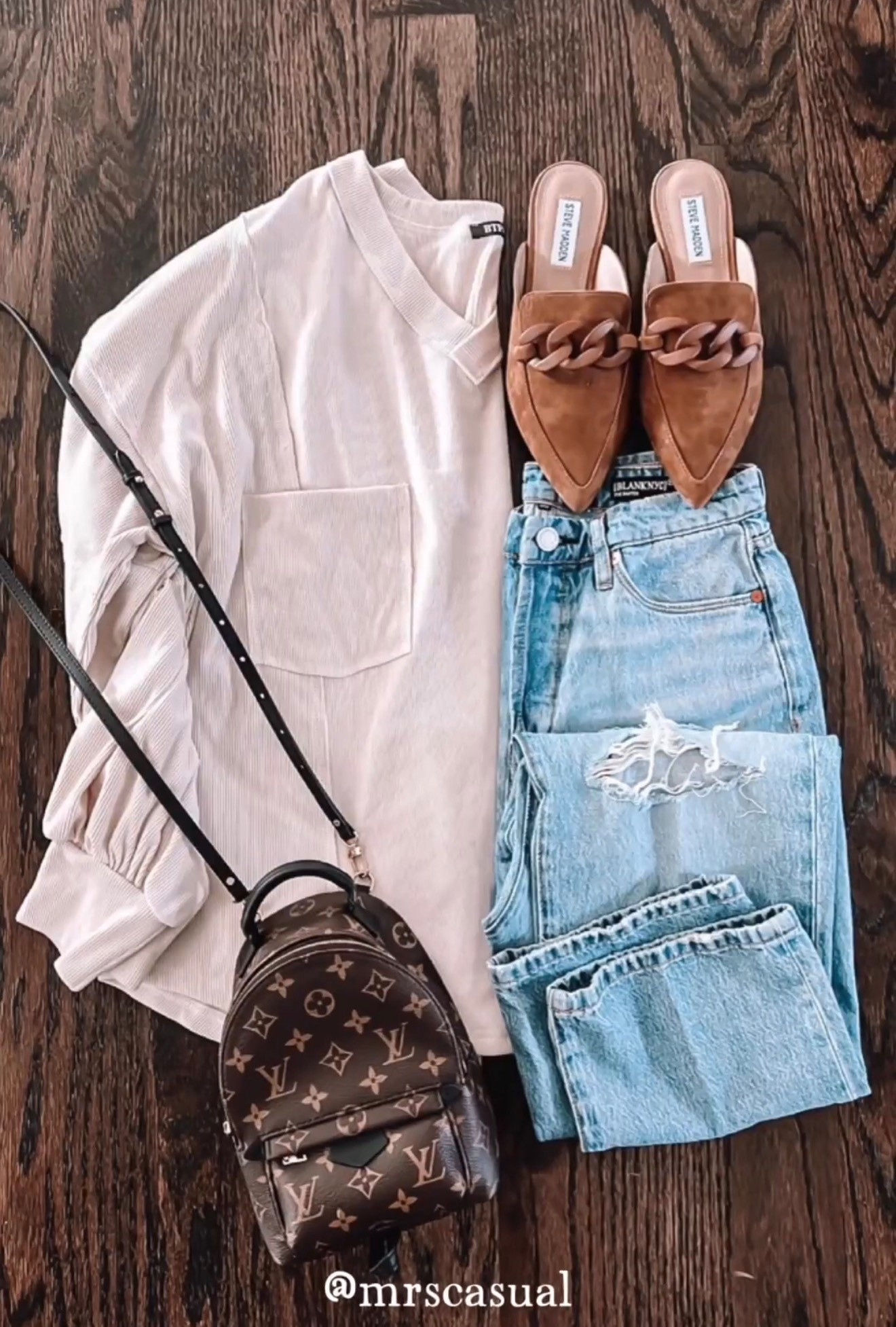 Effortless everyday outfit I wear on repeat — comfy, polished, and so easy to throw on 🔗⬇️

#LTKSeasonal #LTKmomlife #LTKOver40