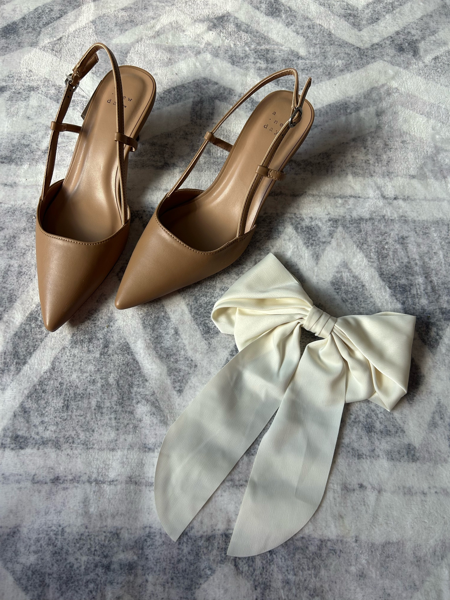 Current favorite accessories! 

#LTKShoeCrush #LTKFindsUnder50 #LTKGiftGuide