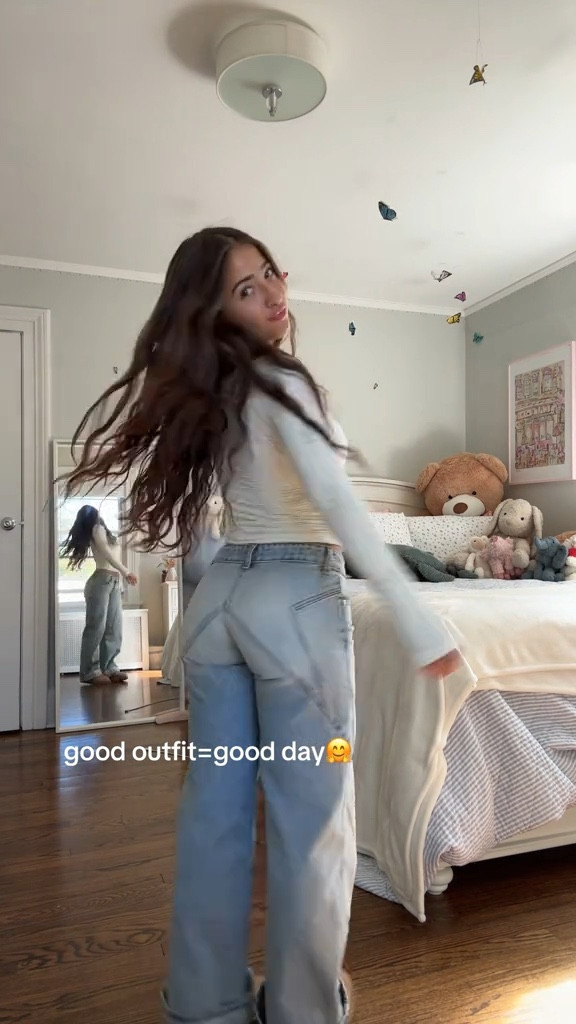 90% of my mood depends on if i like my outfit or not😅
top: xs 
jeans: 24

#LTKStyleTip #LTKVideo