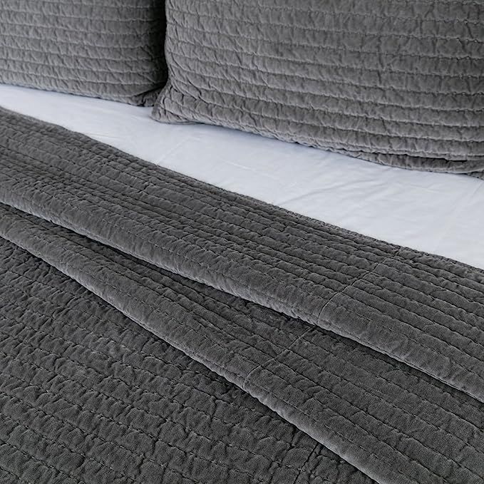 ELEGANT LIFE HOME Reversible Royal Cotton Velvet Pic-Stitch Bedding Quilt - Oversized King - 108'... | Amazon (US)
