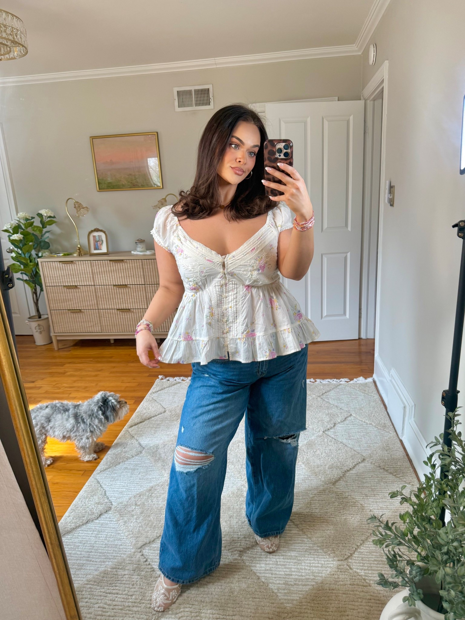 The perfect spring top!! Wearing a large 🤍

These are my fav jeans rn and I’m wearing a 14!! They are low rise ⭐️