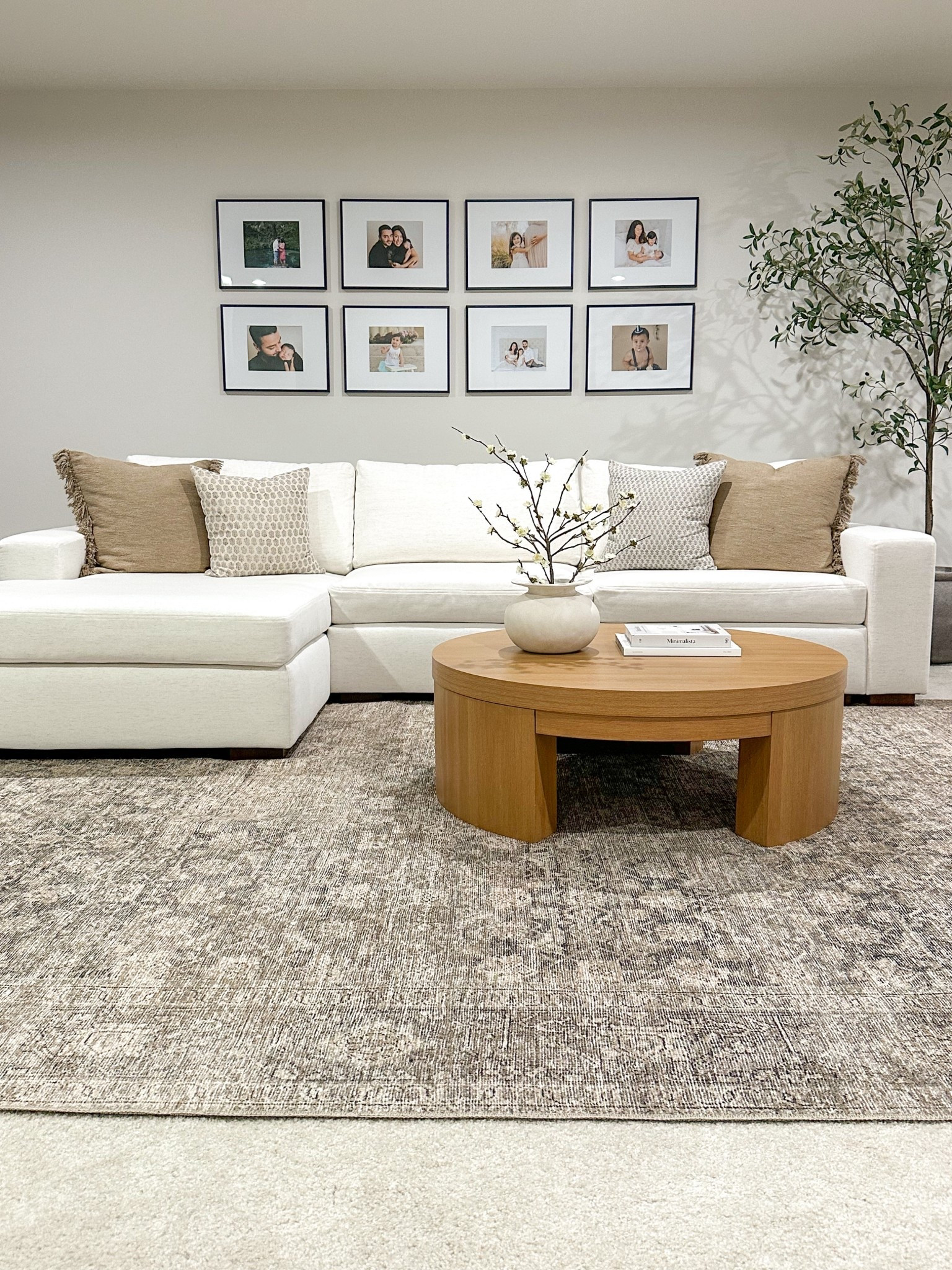 Basements deserve cozy space too! 
#basement #playroom #mediaroom