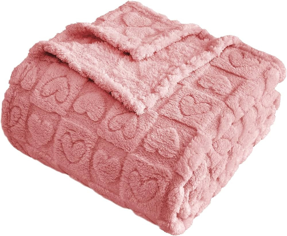 FY FIBER HOUSE Throw Blankets with Heart Checkered,Soft Warm Blankets for Lover Mom Father Friend... | Amazon (US)
