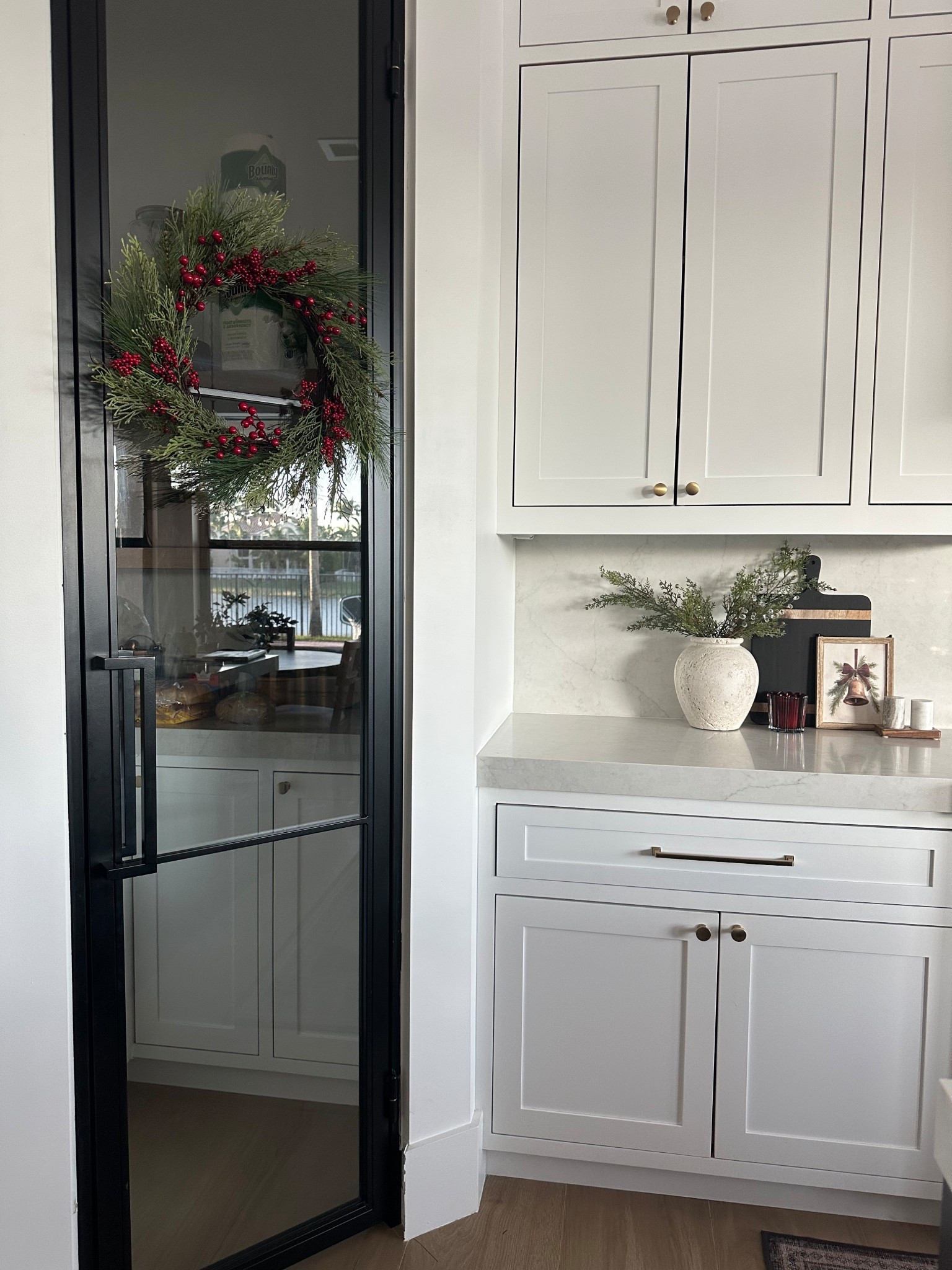 Christmas wreath, pantry door, classic Christmas decor,kitchen decor,holiday time

#LTKHome #LTKHoliday #LTKSeasonal