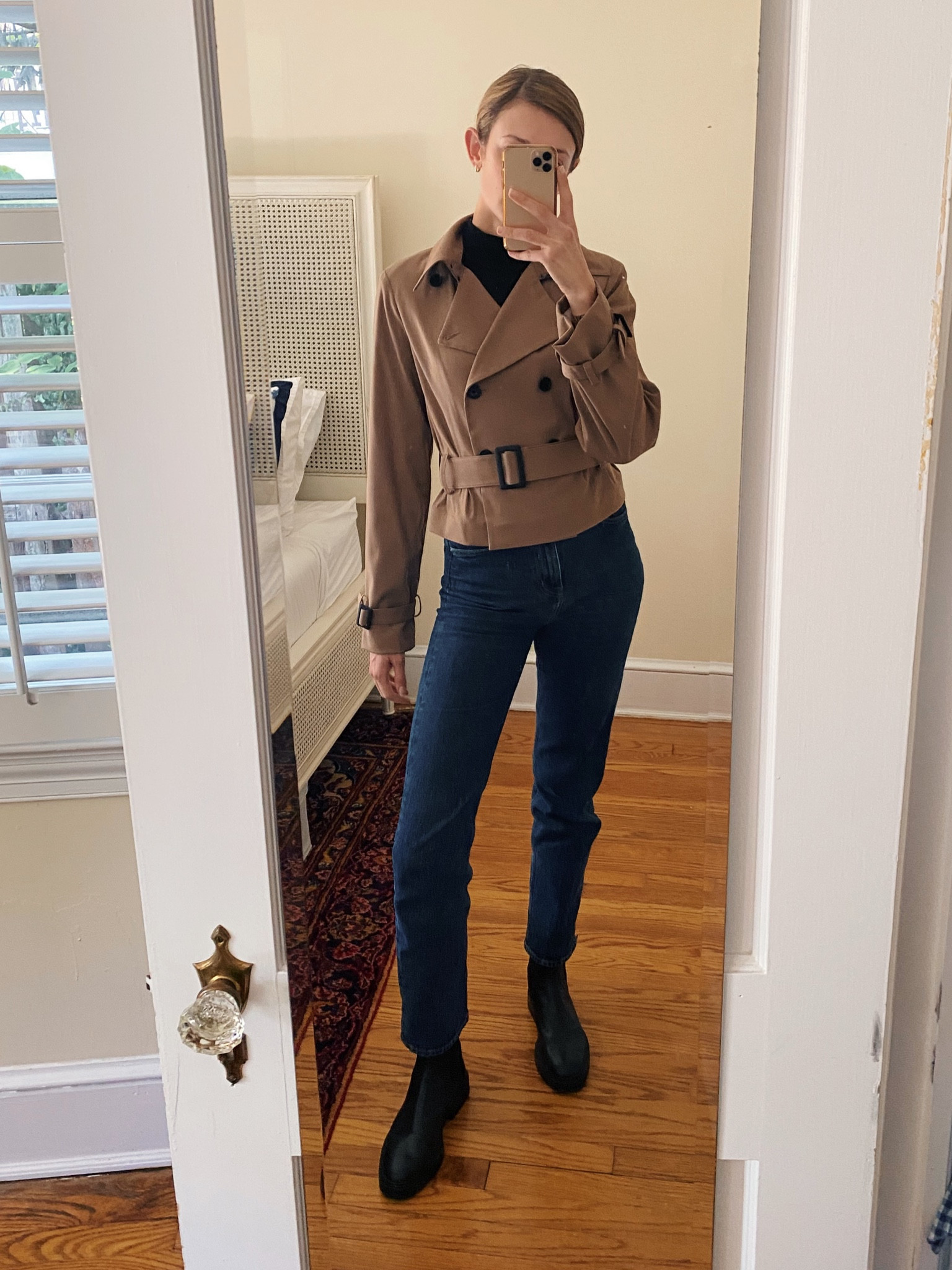 A cropped trench and flattering jeans are a perfect combination on fall days. 

#LTKSeasonal #LTKstyletip