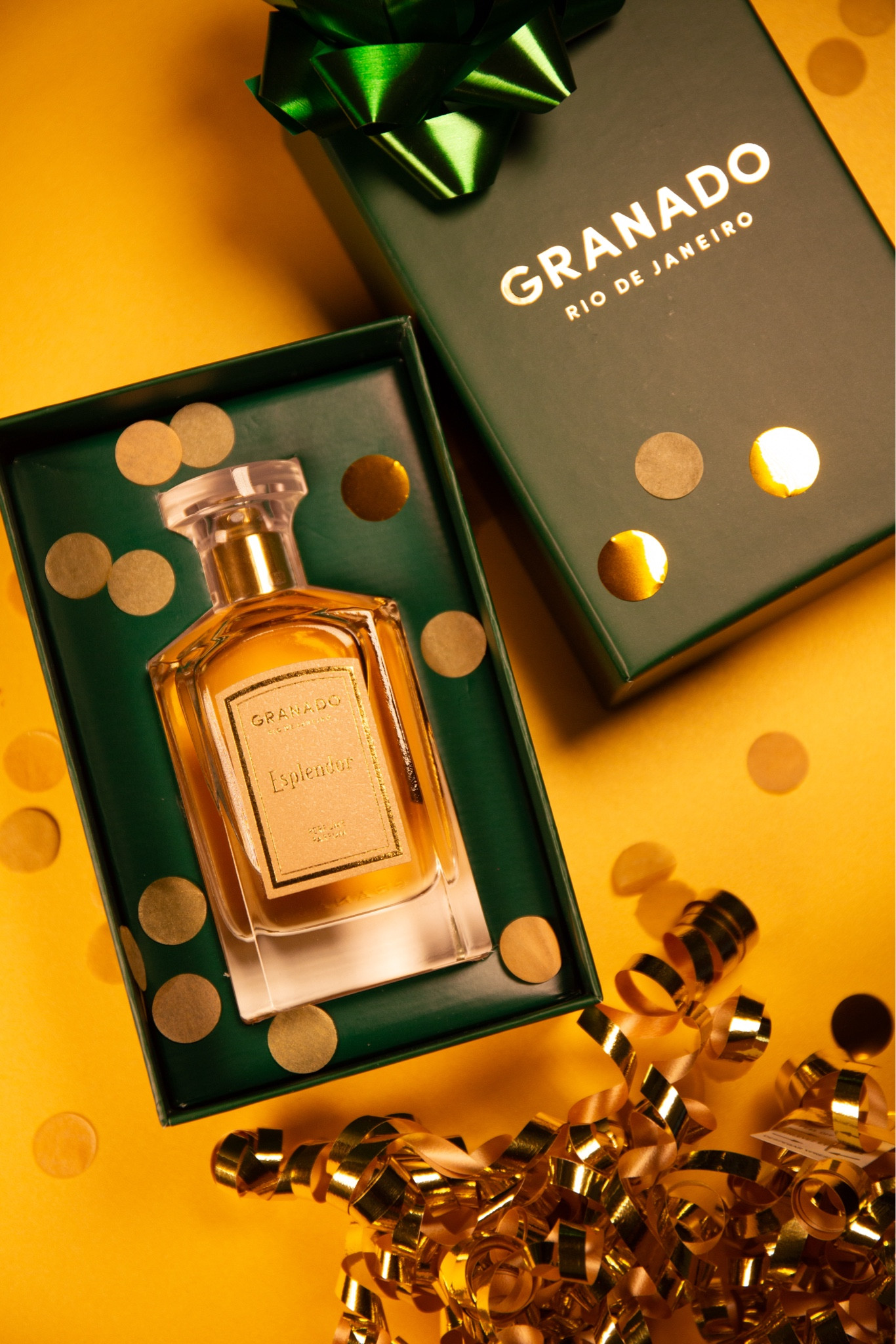 Esplendor has a sophisticated, mature sweetness that will appeal to people of all ages and genders. The fragrance offers balsamic notes of amber and vanilla, as well as cashmeran wood. This makes it an excellent choice for colder days or evenings. The fragrance is ideal for elegant dinners and sophisticated occasions. The fragrance is intense, captivating and has a timeless sweetness.

- Granado ships nation-wide. #granadobrazil @GRANADO #quietluxury #softlifestyle #perfumelovers #perfumecollection #perfumes 



#LTKGiftGuide #LTKBeauty