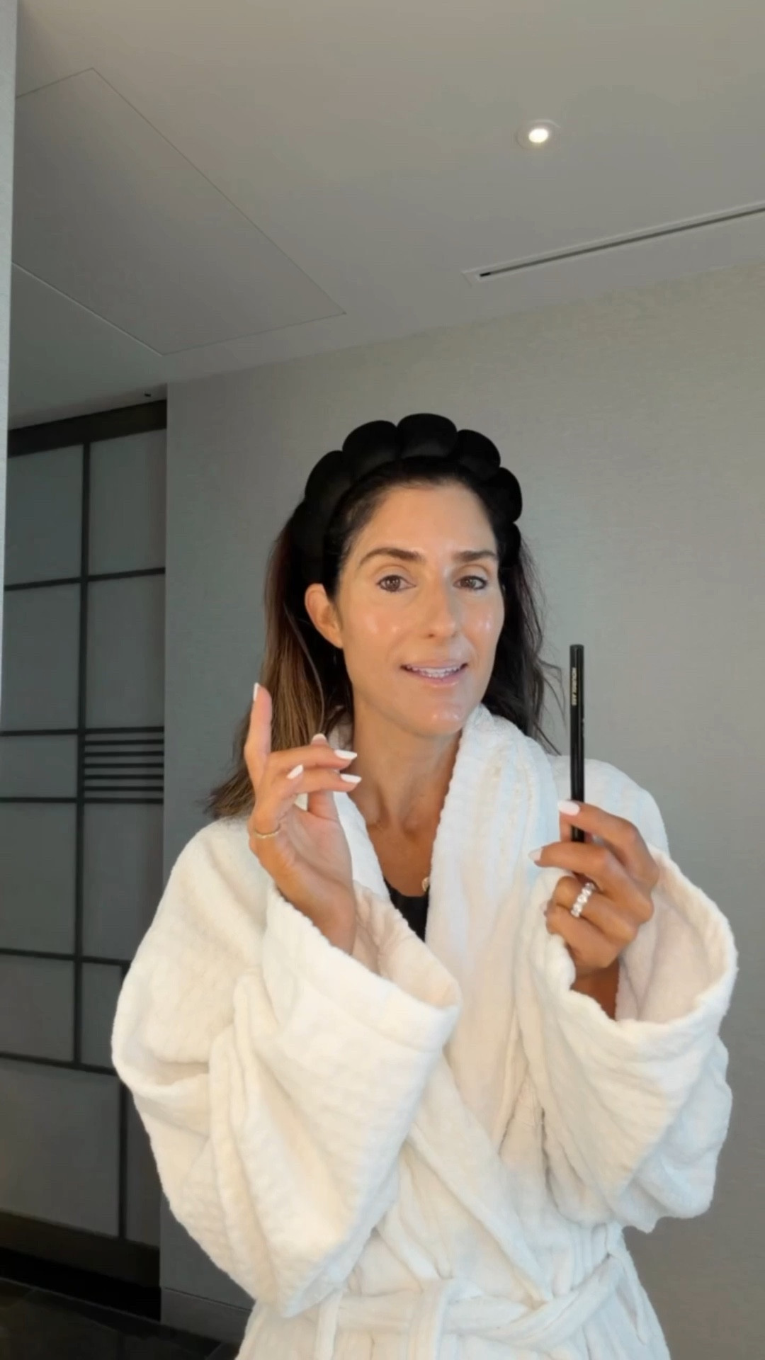 Good morning from Tokyo Japan! Wanted to get ready with you this morning and share a couple of my favorite products
Foundation:neutral tan
Concealer: 3.5
#stylinbyaylin #aylin #beauty

#LTKgrwm #LTKBeauty #LTKmorningroutine