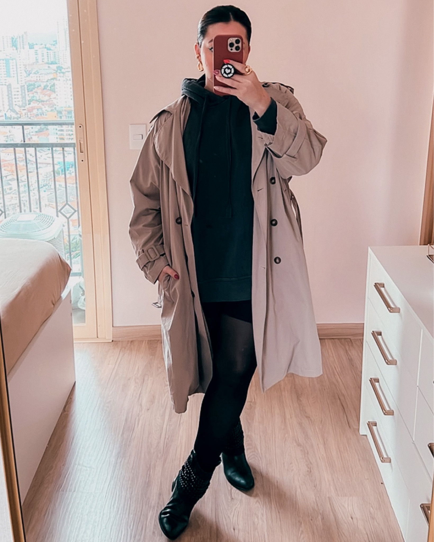 Um trenchcoat muda o look todo 🖤

#LTKFind #LTKbrasil #LTKcurves