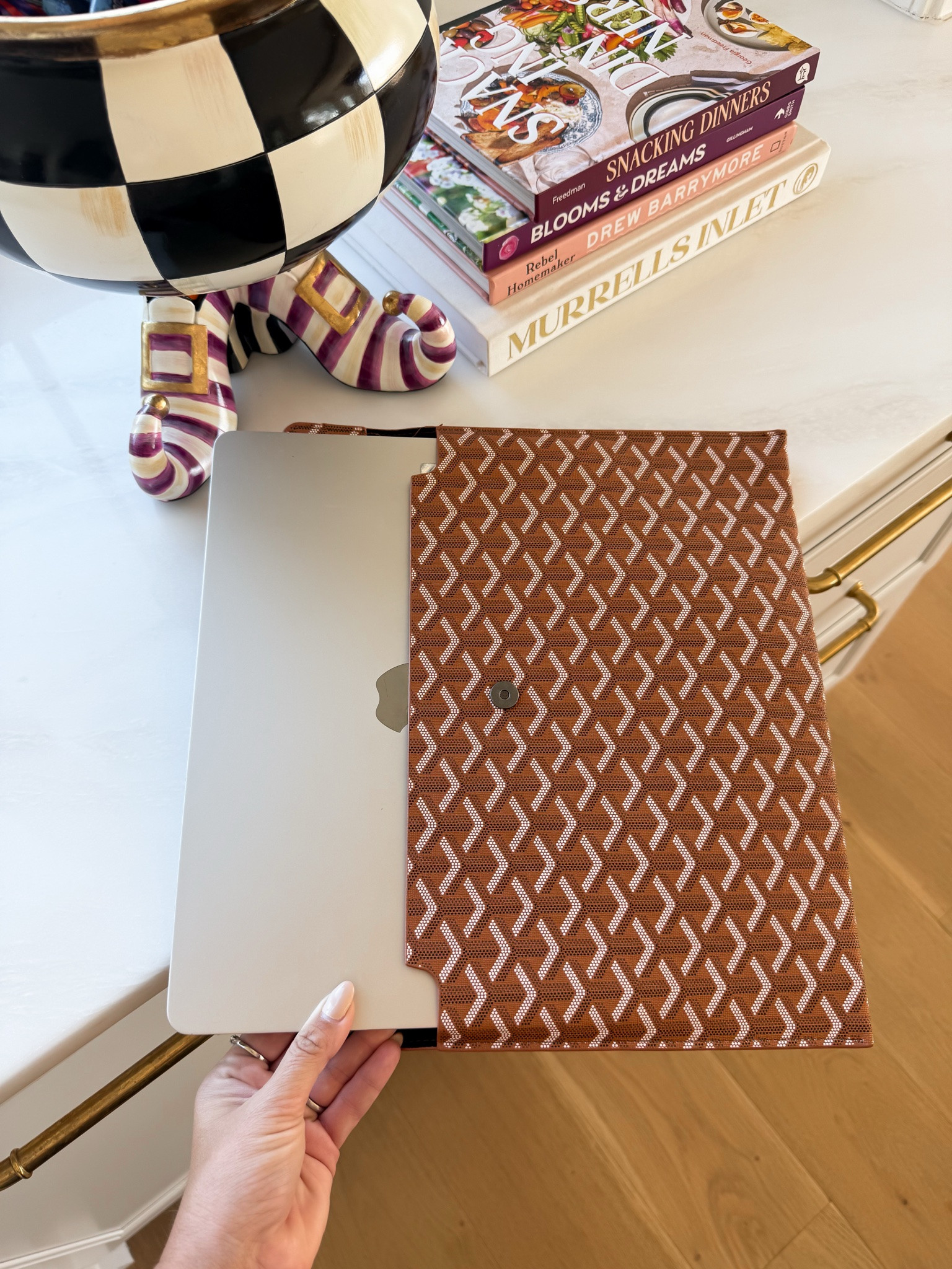 This designer-inspired portfolio case is sooo pretty

#LTKSaleAlert #LTKgrwm #LTKdayinmylife