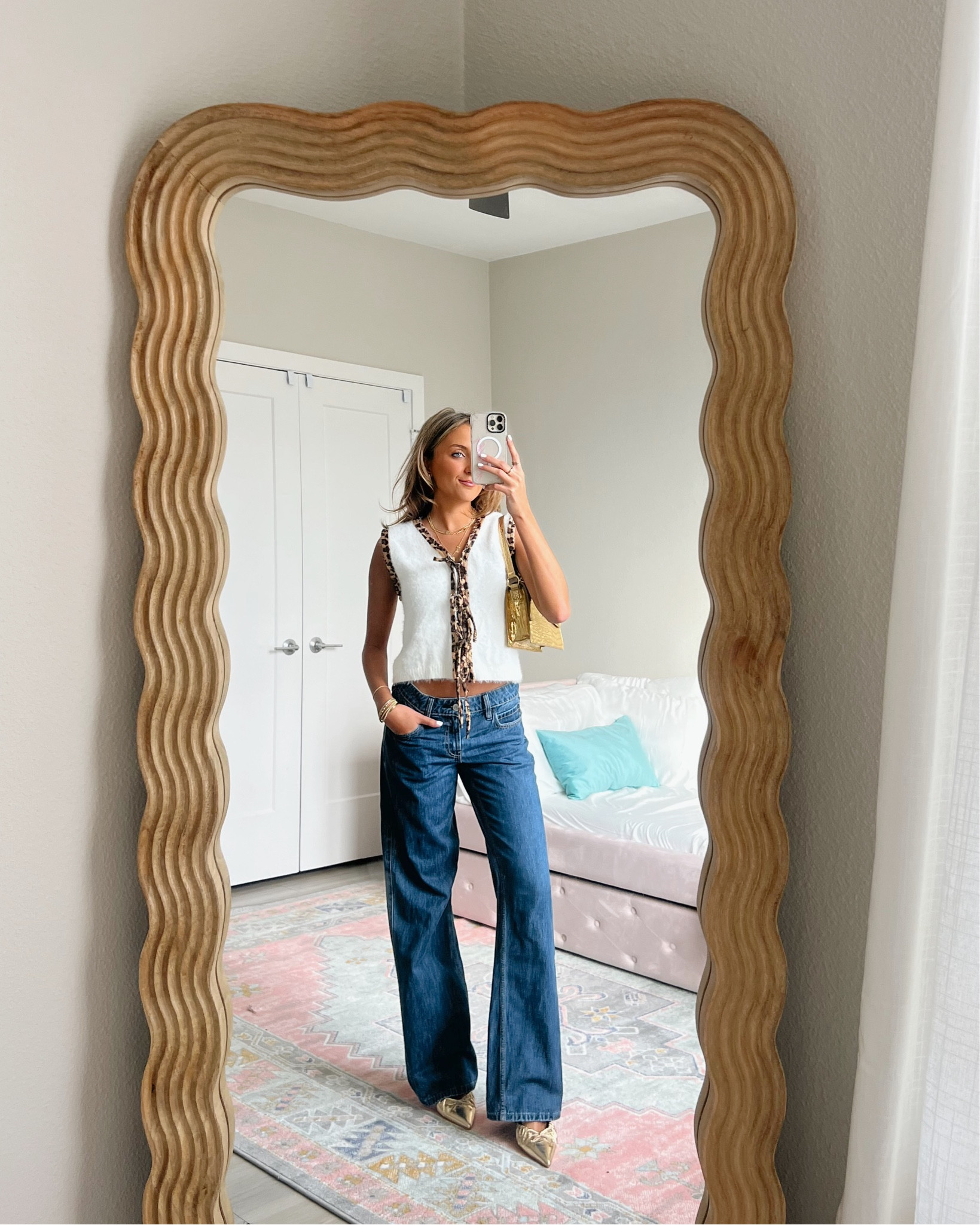 winter going out outfit / winter date night outfit 💗 the perfect top (under $20) + low rise jeans  for dinner and drinks 