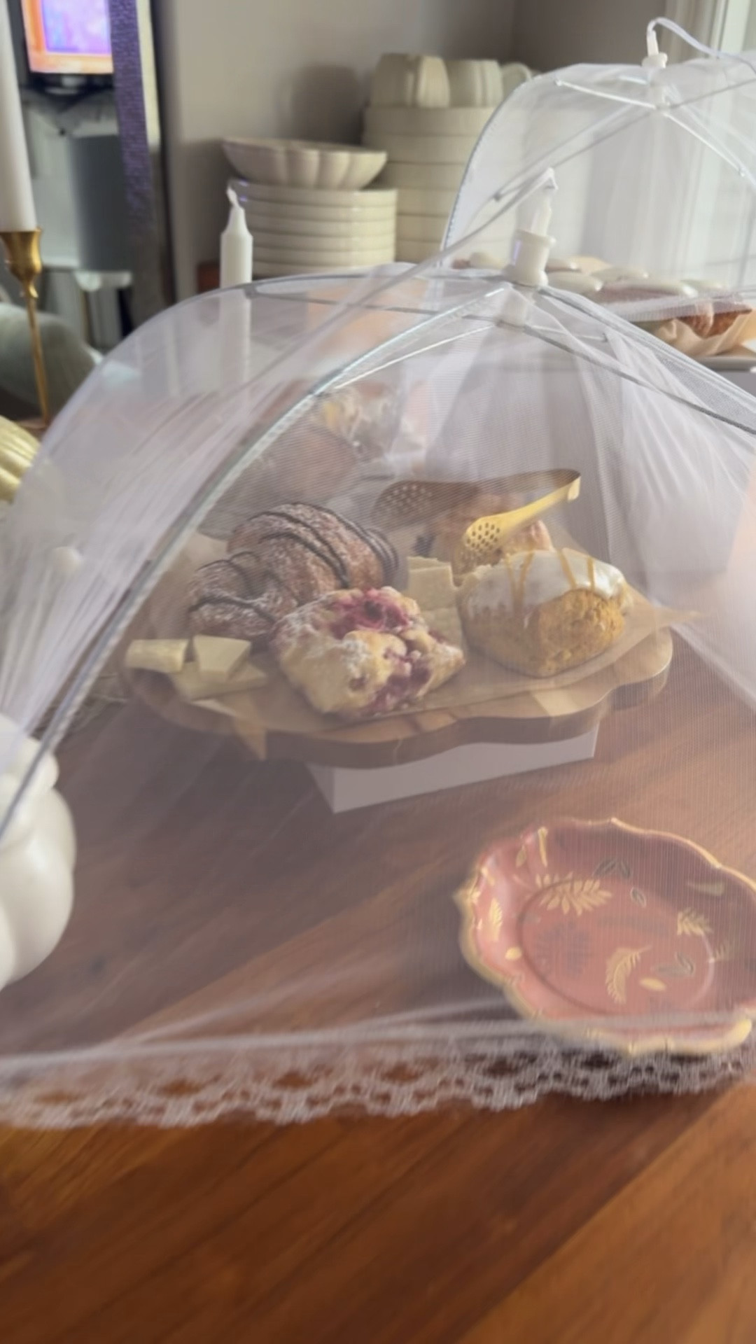 These food nets are the MVP of every party table—no more flies, no more dust, just pretty plates staying fresh. Everyone’s been asking for the link, so here it is 👇 #kitchenfinds #hostingessentials #ltkhome 

#LTKcanada