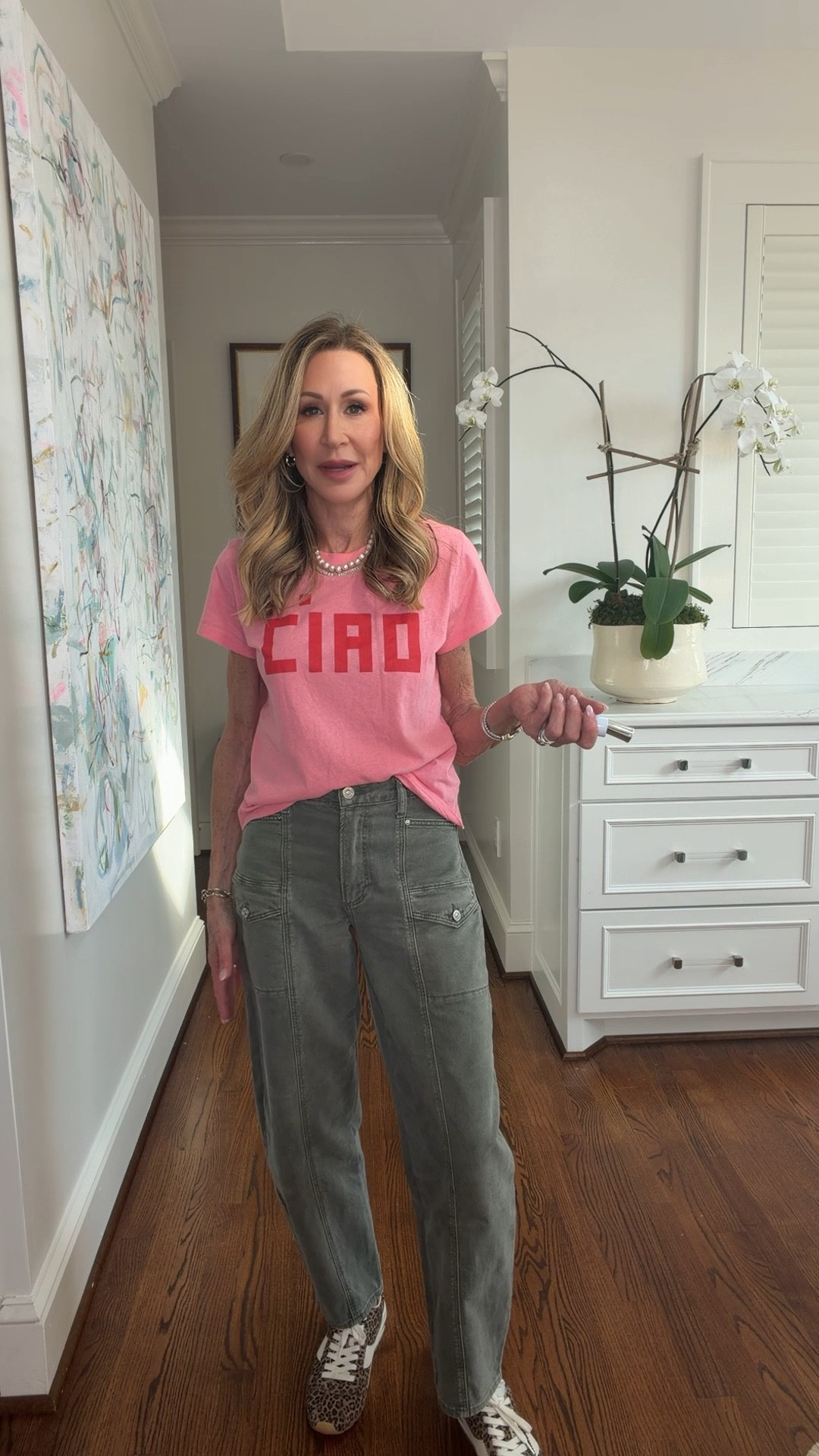 Casual style in a graphic tee, barrel jeans and leopard sneakers with my new Westman Atelier makeup!


#LTKSeasonal #LTKootd #LTKBeauty