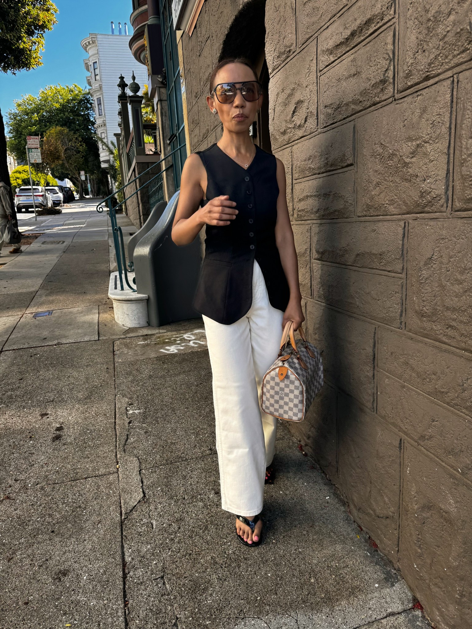 Minimalist style. Black vest and white jeans. Perfect for casual office or everyday look. 

#LTKOver40 #LTKPetite #LTKStyleTip
