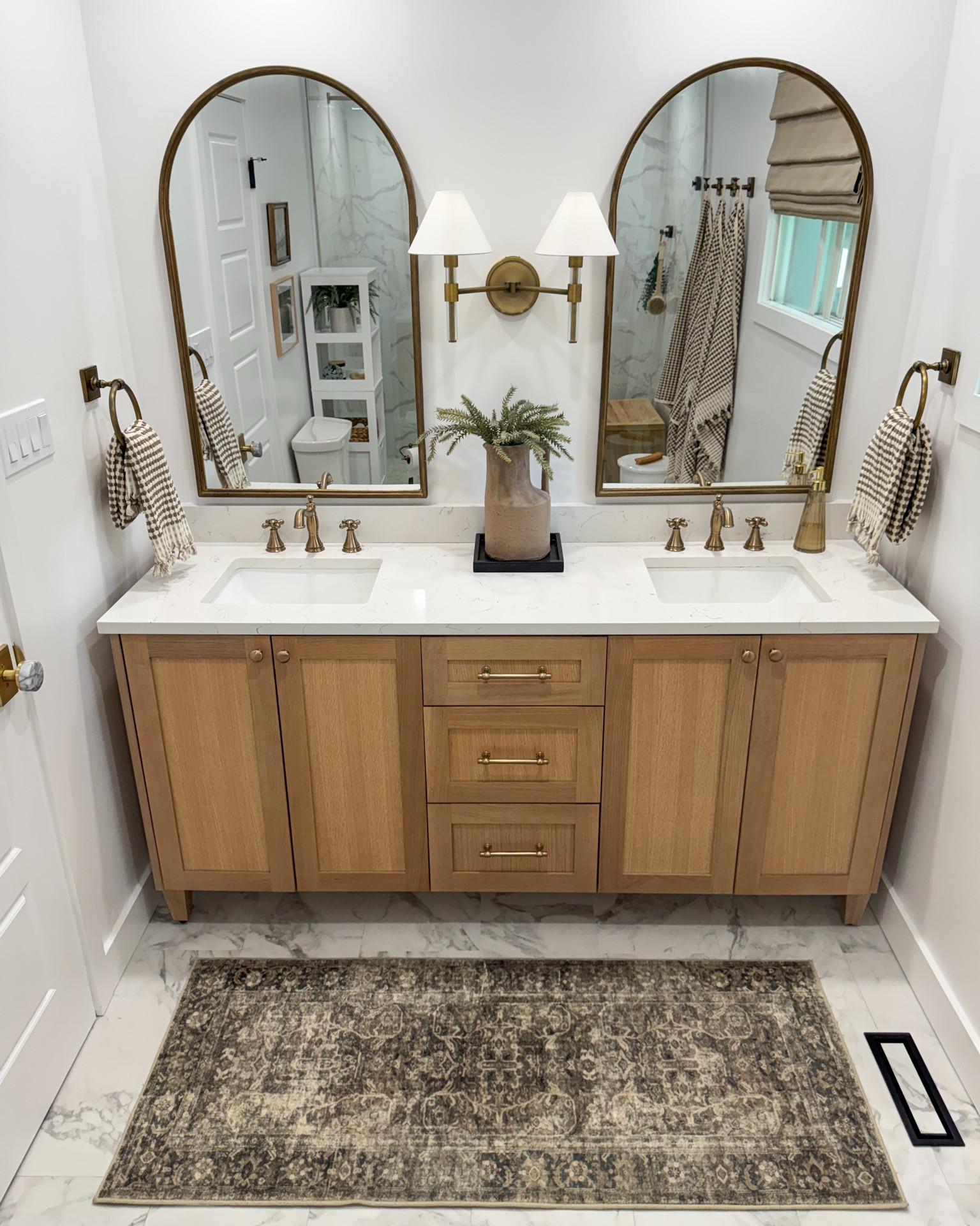 Swipe👉🏼to take in all of the details!

When designing this space, the goal was to skip the ordinary and create a true high-end vibe. By pairing clean, modern lines with warm, natural textures, we built the ultimate modern organic retreat👌🏼

#bathroom #bathroomdecor #bathroomfinds #primarybathroom #masterbathroom

#LTKhome