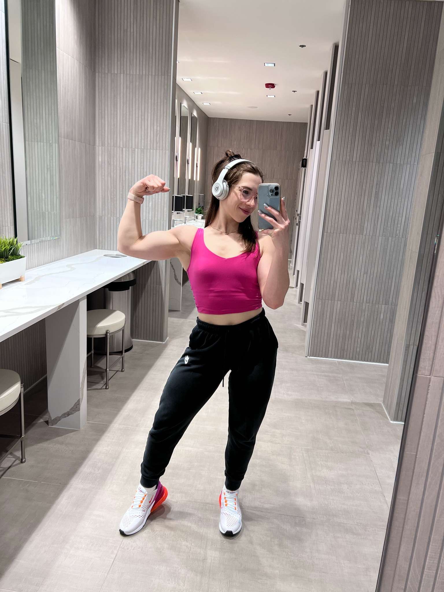 sweatpants 🤝🏼 upper body day 

#LTKstyletip #LTKFitness