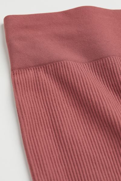 Biker shorts in ribbed jersey designed with a minimum number of seams for seamless comfort on ski... | H&M (US + CA)