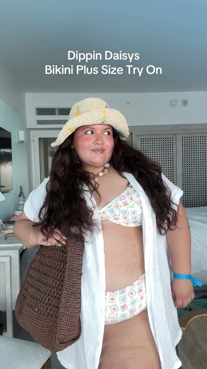 @dippindaisys plus size bikini try on 🩷 Use code:MIRNA for 15% off ✨

#plussizefashion #plusizeootd #plussize #summeroutfits #summerstyleinspo #styleguide #stylediary #summerinspo #summer #plussizebikini #plussizeswim #plussizeswimwear