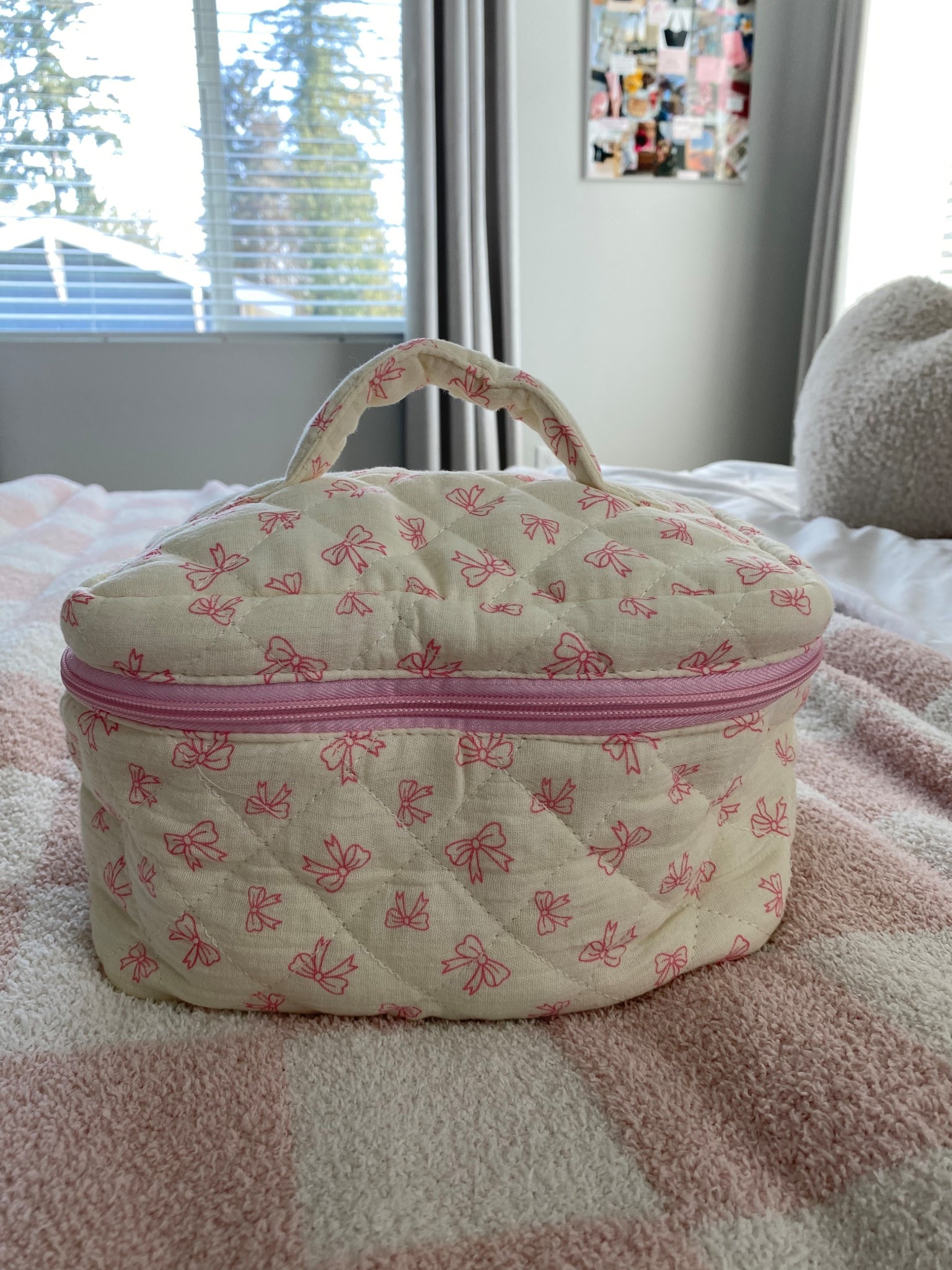 Large makeup bag

#LTKHome #LTKFindsUnder50 #LTKBeauty