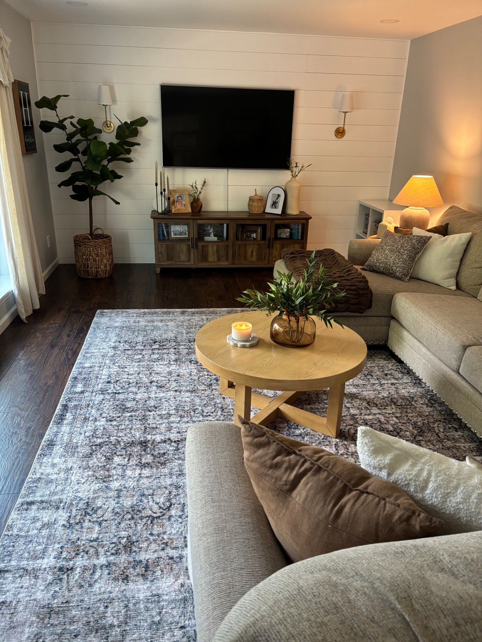 Cozy modern farmhouse living room 

 

#LTKHome