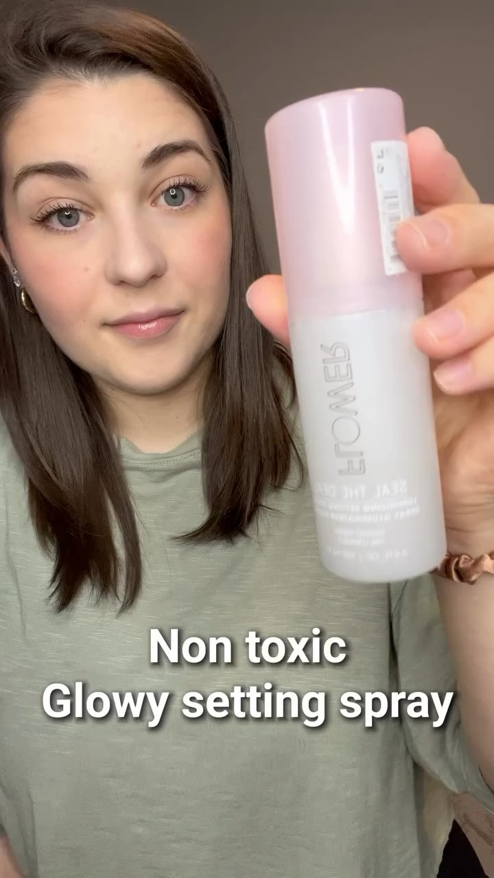 The @flowerbeauty seal the deal luminizing setting spray is awesome. It’s @switch.natural approved. 

If you want the link to this setting spray in your inbox, comment “spray”! 

If you have over powdered or your base is too matte, or you just want some more life and glow on your face, this is the perfect setting spray! 

One layer will give a little glow, and each layer will slowly build the glow so you can customize for the perfect look. 

Have you tried this setting spray before? 

#flowerbeauty #cleansettingspray #nontoxicbeauty #nontoxicsettingspray