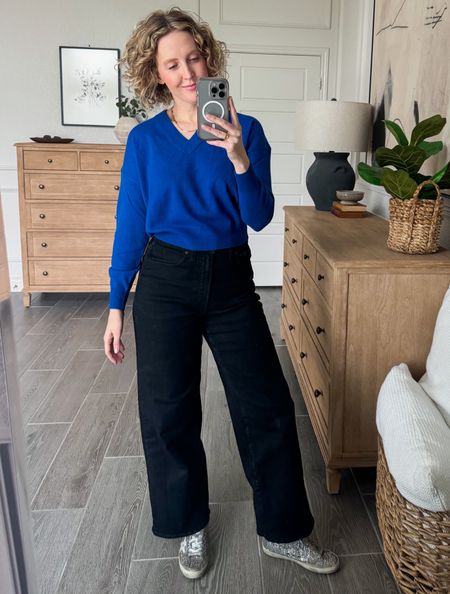 Small in sweater, 28 in jeans 

#cashmeresweater #hocspring #houseofcolourspring #widelegjeans #madewell #madewelljeans 

#LTKworkwear #LTKSeasonal #LTKfindsunder100