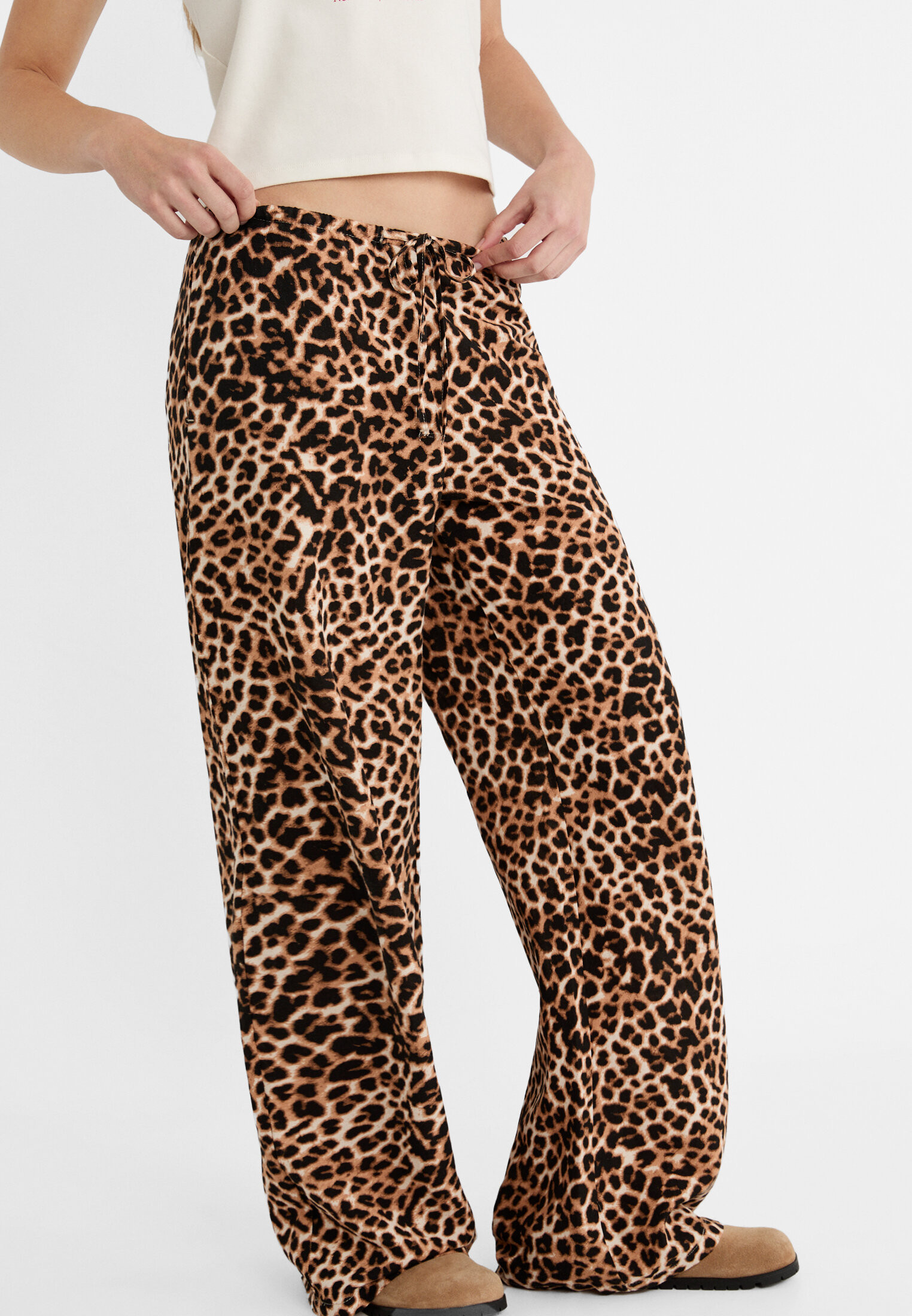 Pantalon fluide à imprimé léopard - Pantalons femme | Stradivarius France | Stradivarius (FR)