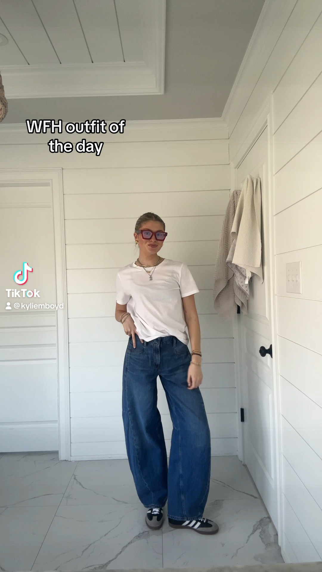 shirt: small
jeans: size 25
