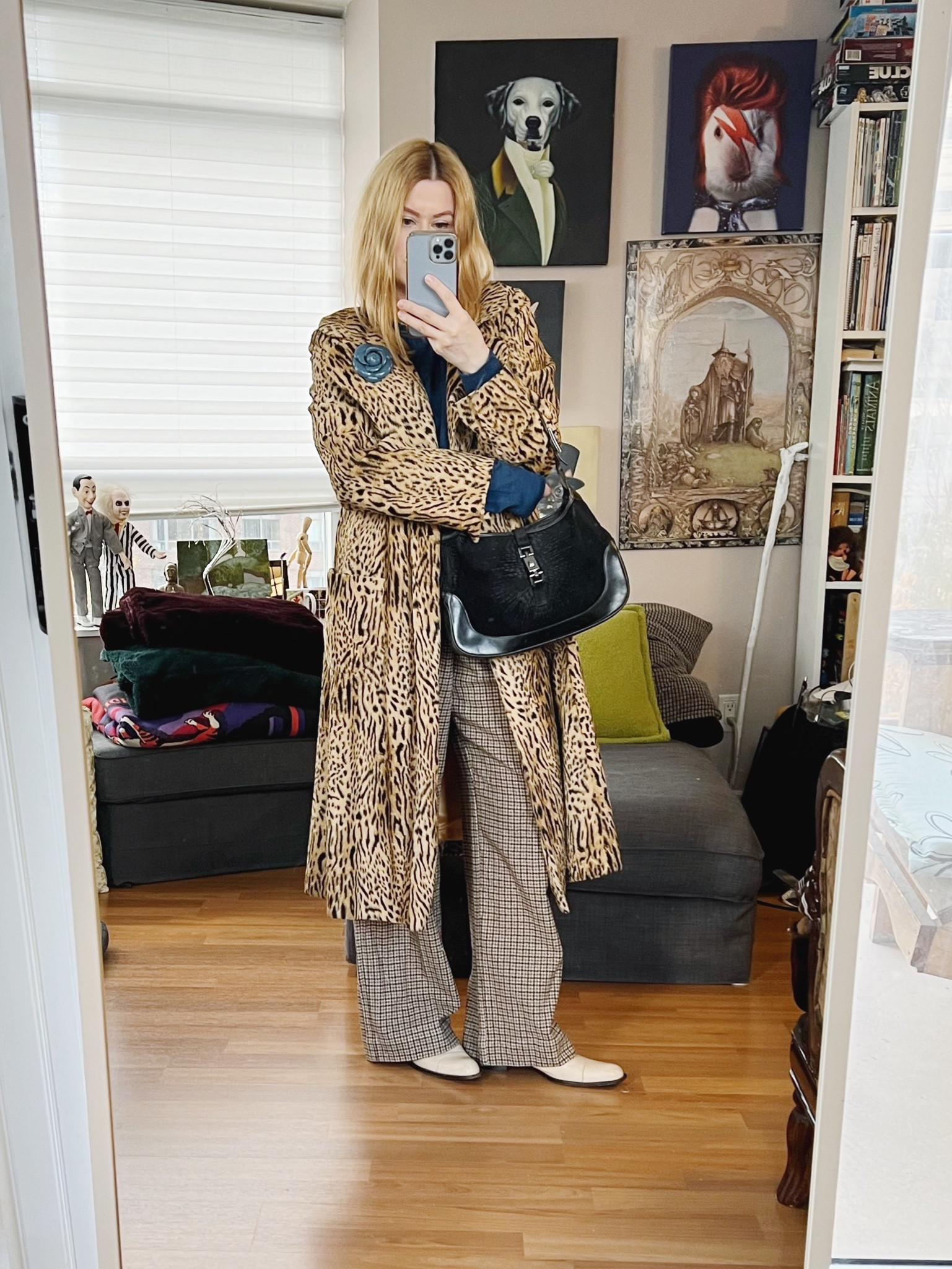 Two things: first, don't be afraid to mix prints. They add a lot of visual interest to an outfit. Here I have animal print and houndstooth. When in doubt mix a holder print with a smaller one. 
Second, is you buy one shoe this season and you want something that will have trend longevity, try an oxford. They are do versatile and can fit into pretty much any style or aesthetic. Preppy, classic, androgynous, quiet luxury, edgy, rock, minimalist, maximslist...and so on.  Your going to see a lot of them in stores in different shapes and colours. Mine are a pointy toe beige pair by Jil Sander that I found on consignment. There are a lot of secondhand oxfords out there if you look. 
Jacket and bag vintage, oxfords secondhand. 

•
.  #falllook  #torontostylist #StyleOver40  #secondhandFind #fashionstylist #slowfashion #FashionOver40  #MumStyle #genX #genXStyle #shopSecondhand #genXInfluencer #WhoWhatWearing #genXblogger #secondhandDesigner #Over40Style #40Plus