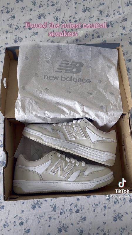 Comfy neutral sneakers - New Balance 480 #newbalance #beigesneakers #neutralsneakers fashion sneakers, walking shoes, new balance sneakers, neutral sneakers, beige sneakers, sneakers outfit, comfy shoes 