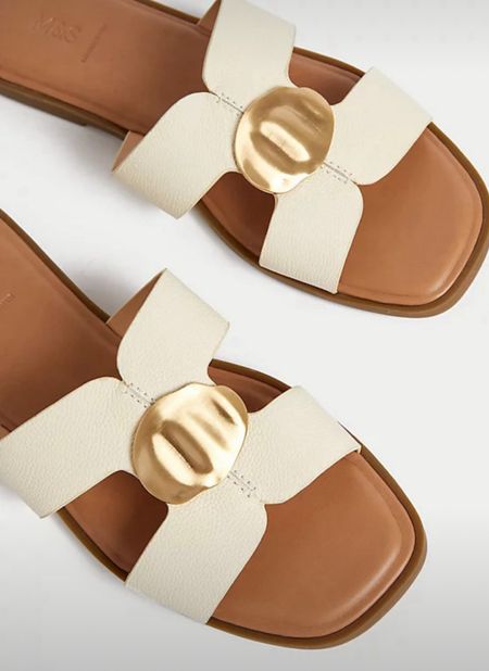The cutest summer sandals! Also linked some others I’m eying 

#summersabdals #slides 

#LTKStyleTip #LTKShoeCrush