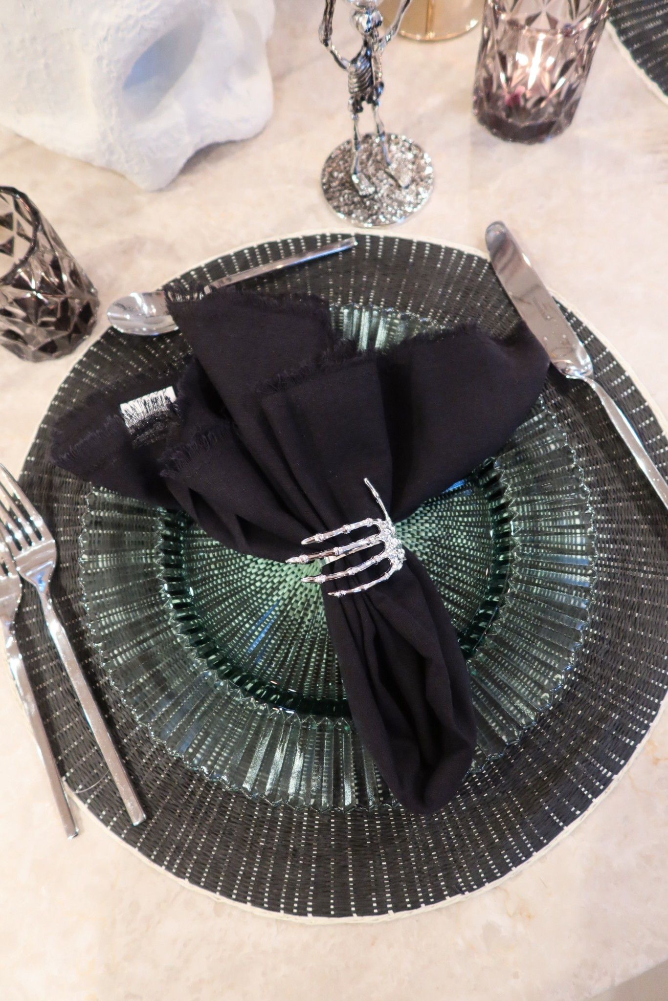 Combination of timeless tableware pieces with some Halloween-seasonal decor

#LTKSeasonal #LTKHalloween #LTKHoliday