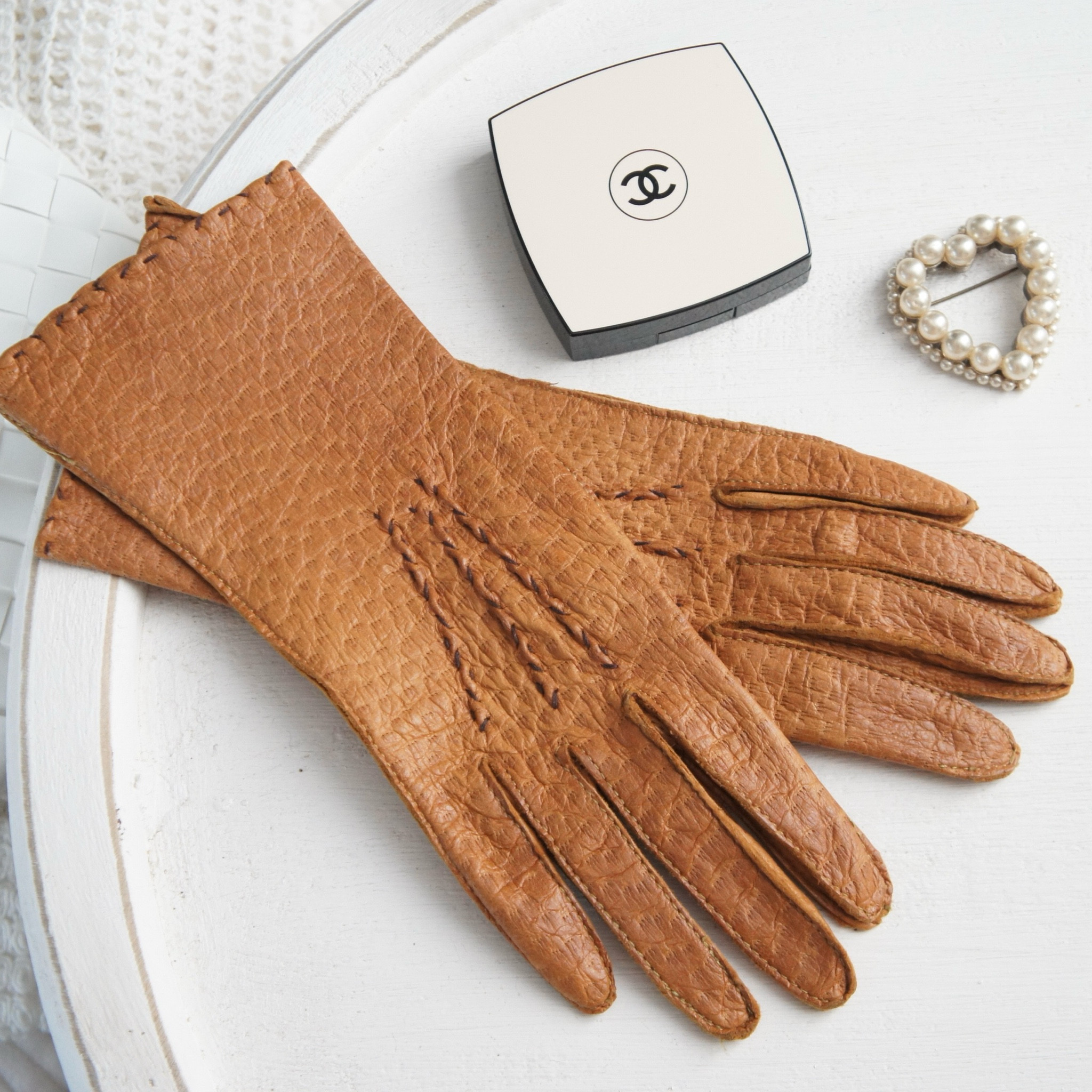 Vintage tan leather gloves 

#LTKSeasonal #LTKGiftGuide #LTKtravel