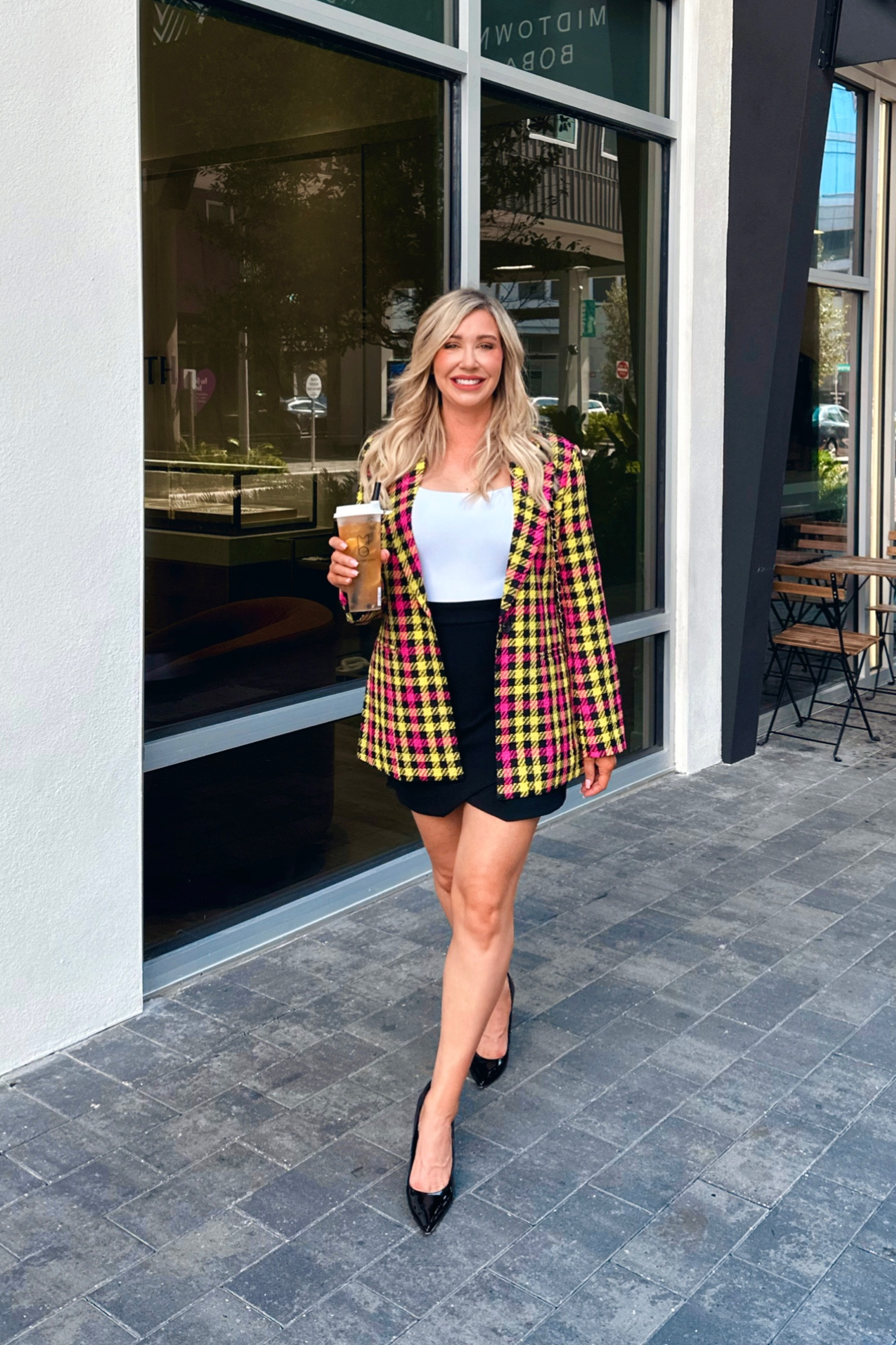 Love this blazer!! It’s giving me Clueless vibes, and also boss woman. Wear this blazer with confidence! 🩷💚

Wearing a M