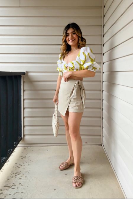 Loving this floral
Crop top so much! It’s so cute! Looks amazing with pretty much any bottom but I love how it looks with this linen mini skort! Pair the look with flat sandals, high heels or white sneakers! 
Top size xs
Skort size xs

#LTKunder50 #LTKFind #LTKstyletip