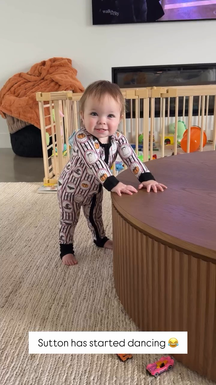 Sutton has started dancing 😂

Her Halloween pajamas as are from @Caden Lane! 💜🎃🦇👻