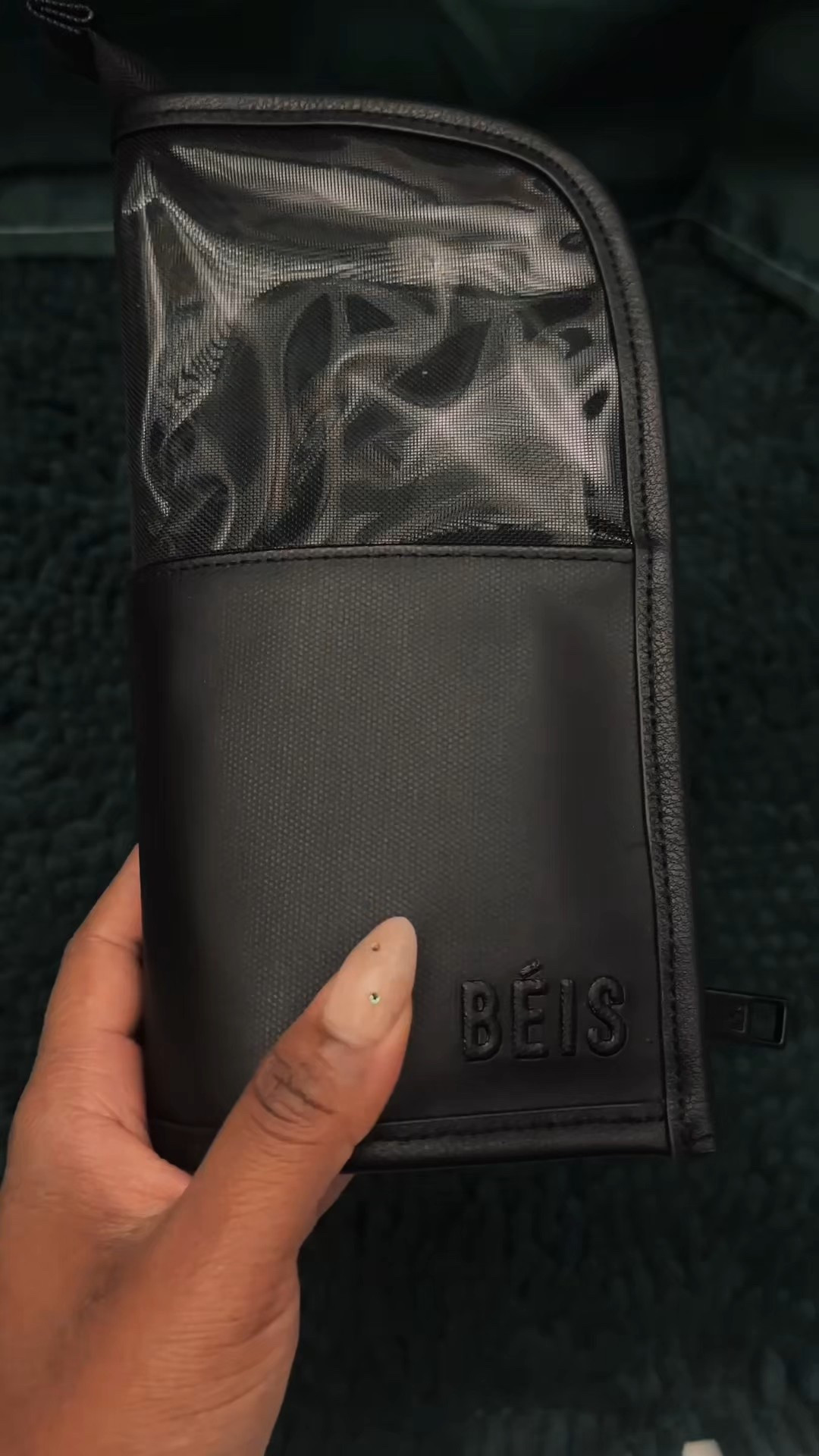 Tired of your makeup brushes getting squished in your bag? 🙋🏽‍♀️ The Beis Mini Makeup Brush Holder keeps everything secure, organized, and travel-ready!



#LTKGiftGuide #LTKTravel #LTKFindsUnder100