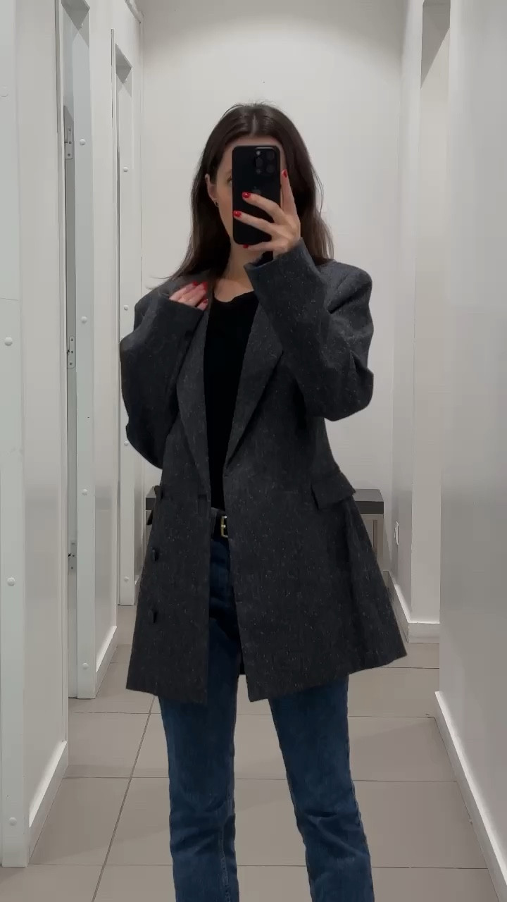 Starting the year with classy outfit 🖤 It’s made of a bit oversized blazer, jeans and heels boots. Unfortunately, this blazer is only available in stores, but I linked a similar one.  #hm #blazer #minimalstyle

#LTKVideo #LTKstyletip #LTKworkwear