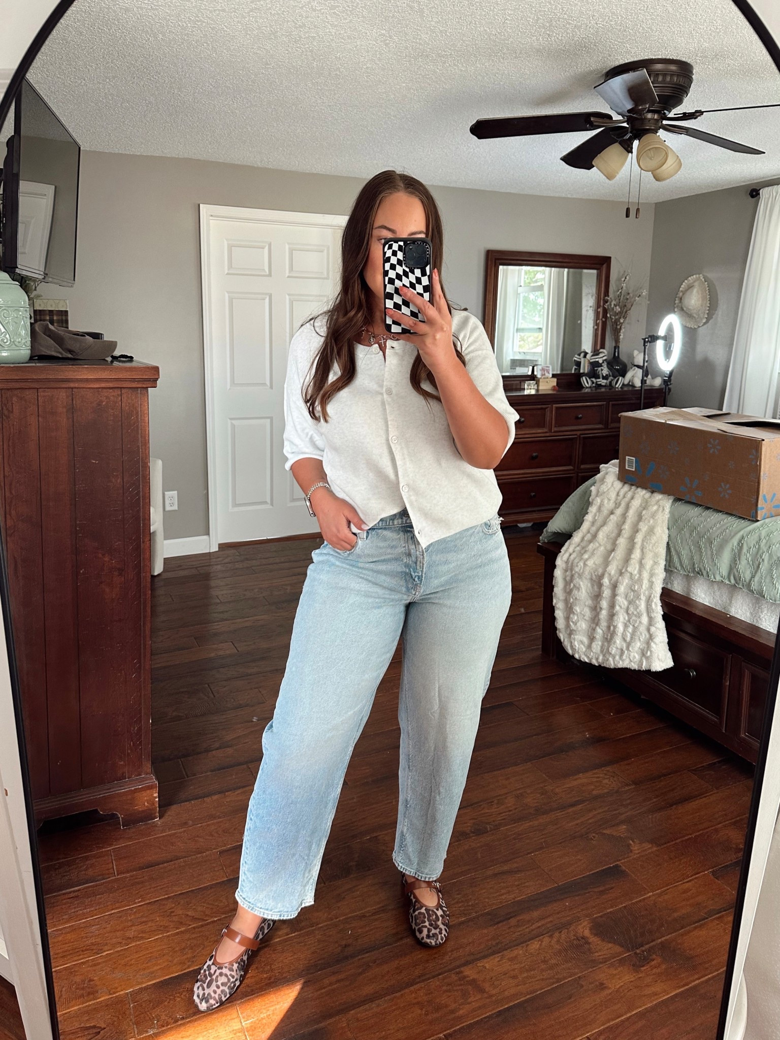 Fall outfit ✨🍂 wearing large top and 16 long in the barrel leg jeans! 

American Eagle jeans
Target tops
Target style
Target fall fashion
