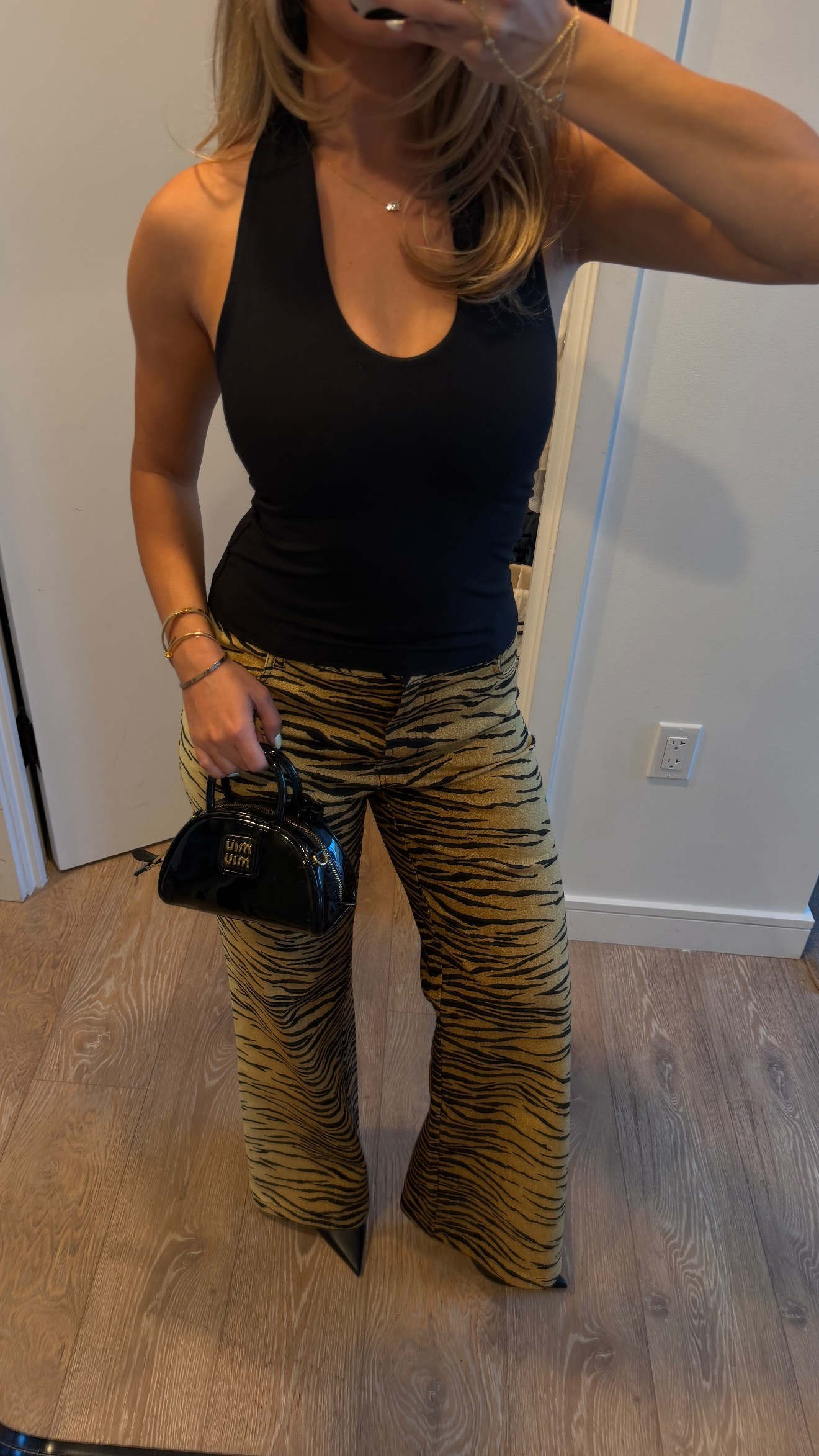 OOTN! My pants are sold out but I linked a bunch of cute similar options

#LTKootd