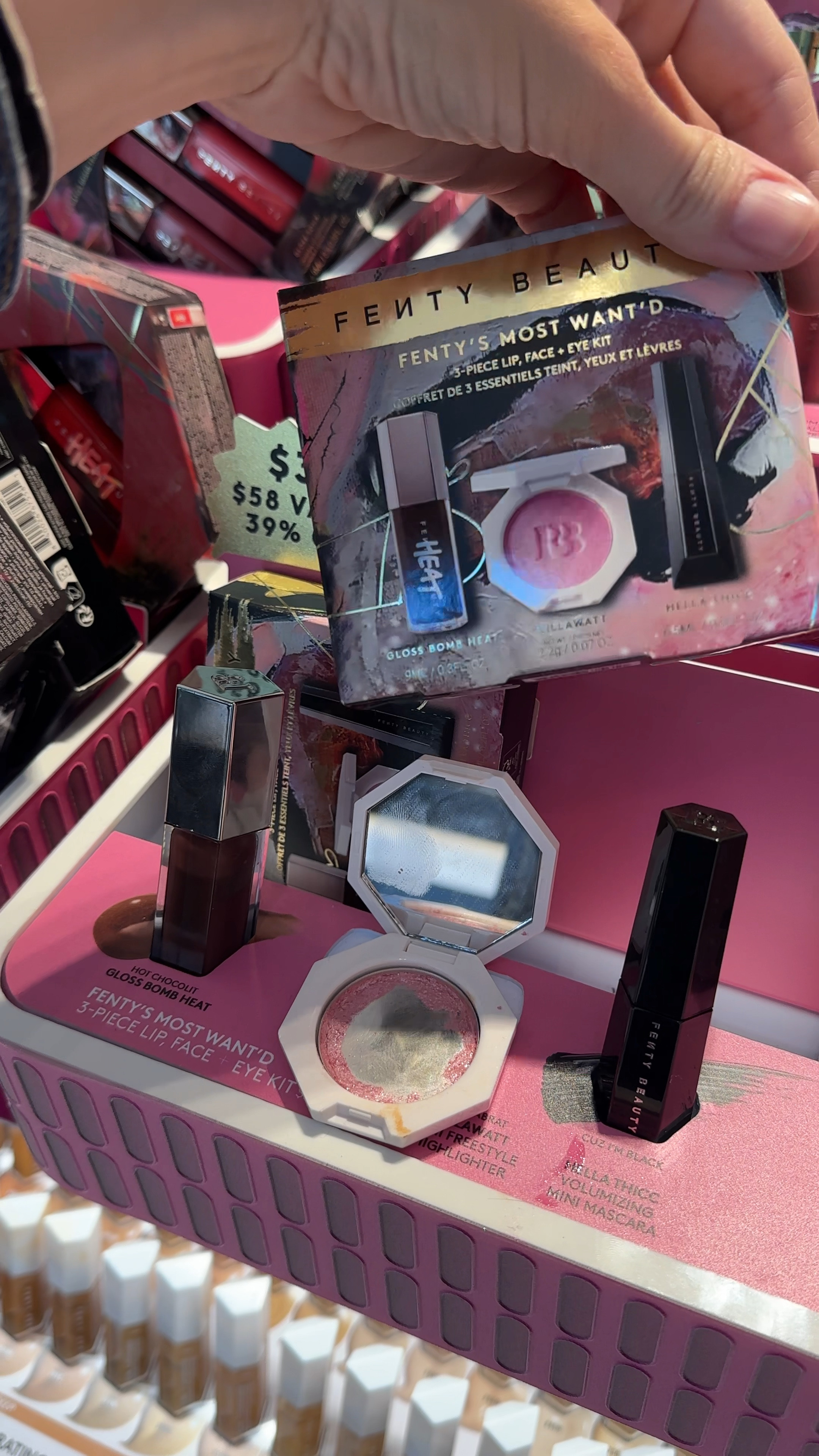Louca com os kits de fim de ano da Fenty Beauty 😍 
 
Eles já chegaram na Sephora do Brasil e esses são os produtos: 
 
Kit 1 - Gloss Bomb FU$$Y FLEX (uma mistura incrível de dois tons icônico Fu$$y e Fuchsia Flex)
 
Kit 2 - Fenty Icon Velvet Riri, Gloss Bomb Riri e Gloss Bomb Stix Riri. 
 
Kit 3 - Gloss Heat Hot Chocolit Heat, iluminador Killawatt Freestyle Wattabrat e máscara Hella Thicc Volumizing. 
 
Kit 4- Gloss Bomb Fenty Glow, Gloss Bomb Heat Hot Cherry e Gloss Bomb Dragon Mami 
 
Qual é o seu favorito? 

#LTKbeleza #LTKguiadepresente #LTKbrasil