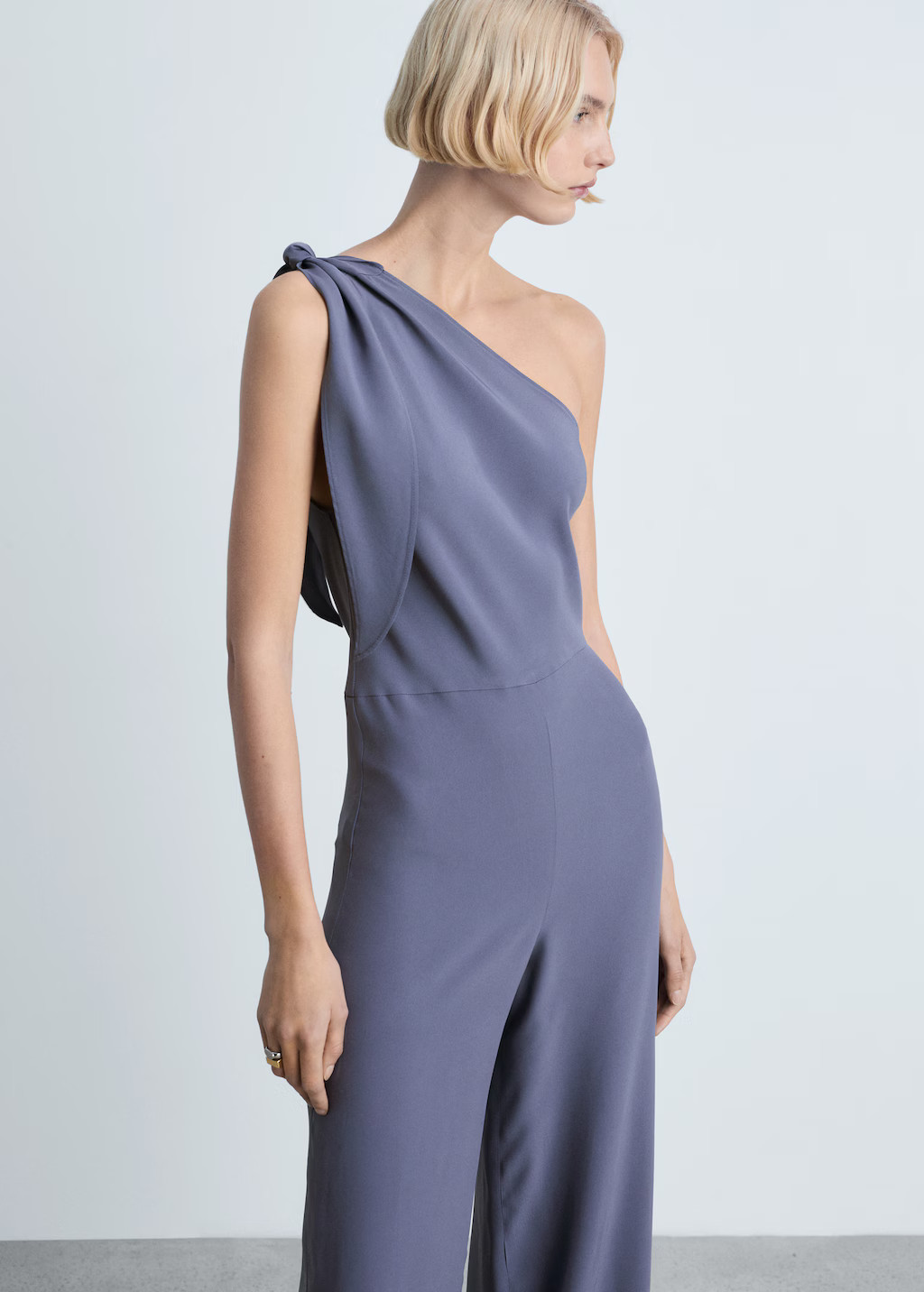 Asymmetrical satin jumpsuit - Women | MANGO Canada | Mango Canada