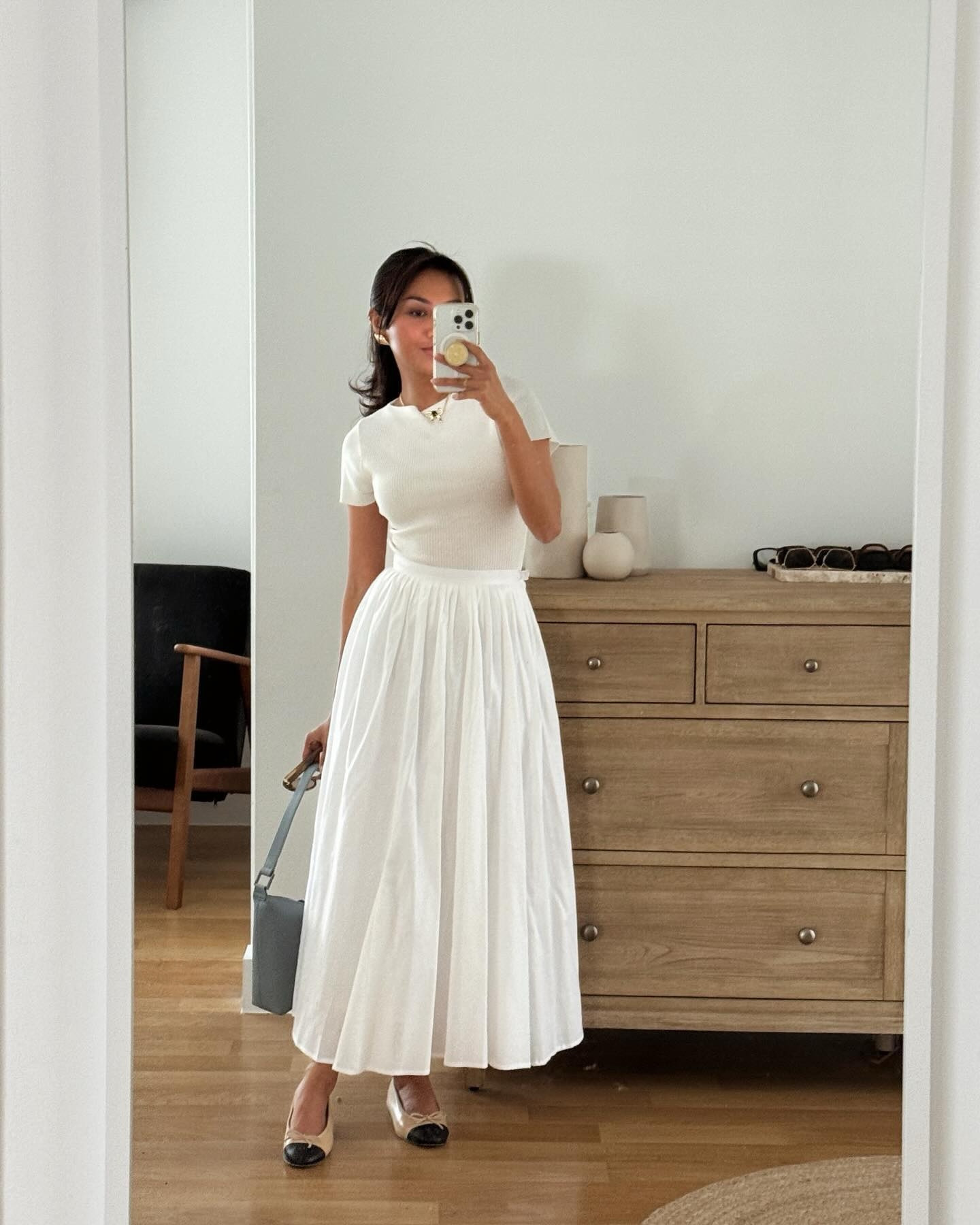 The perfect skirt and a little 🦋 #dailyoutfit