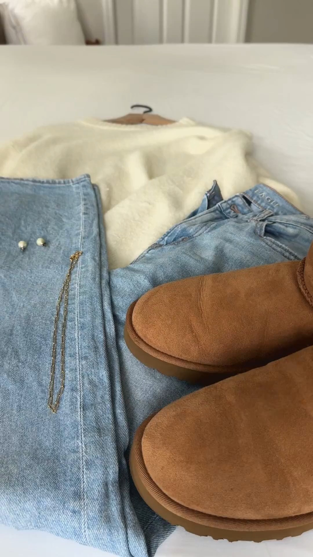 Classic fall neutrals 🤍 cozy layers, timeless details, and a hint of gold glow ✨

#LTKchic #LTKstyle #GameDay #FallFashion #Sweater #Boots

#LTKSeasonal #LTKFindsUnder50 #LTKStyleTip